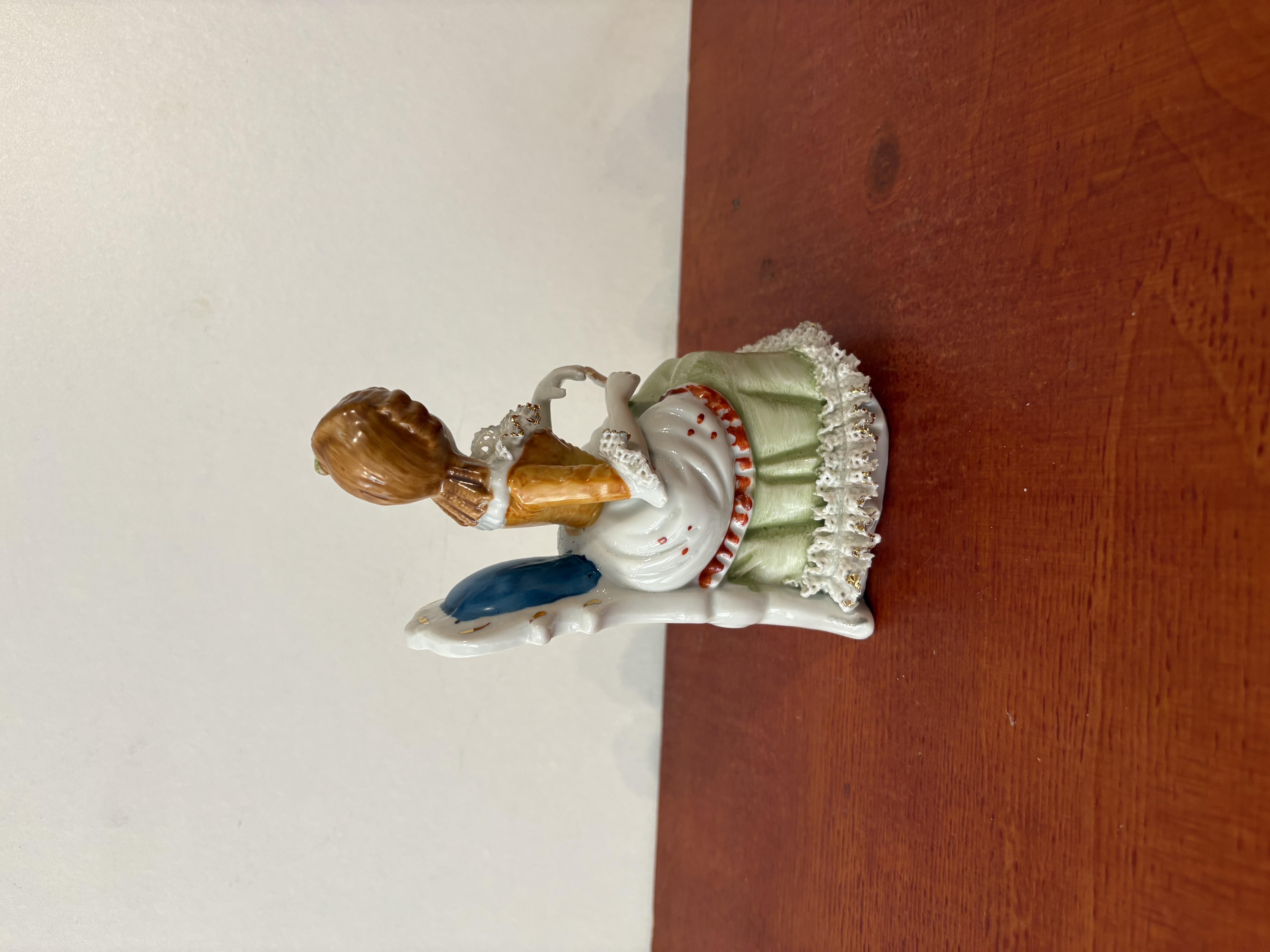 Keramieken beeldje zittende schoonheid Duitsland – foto 5 – kavel bij GSD Auctions, Zoeterwoude