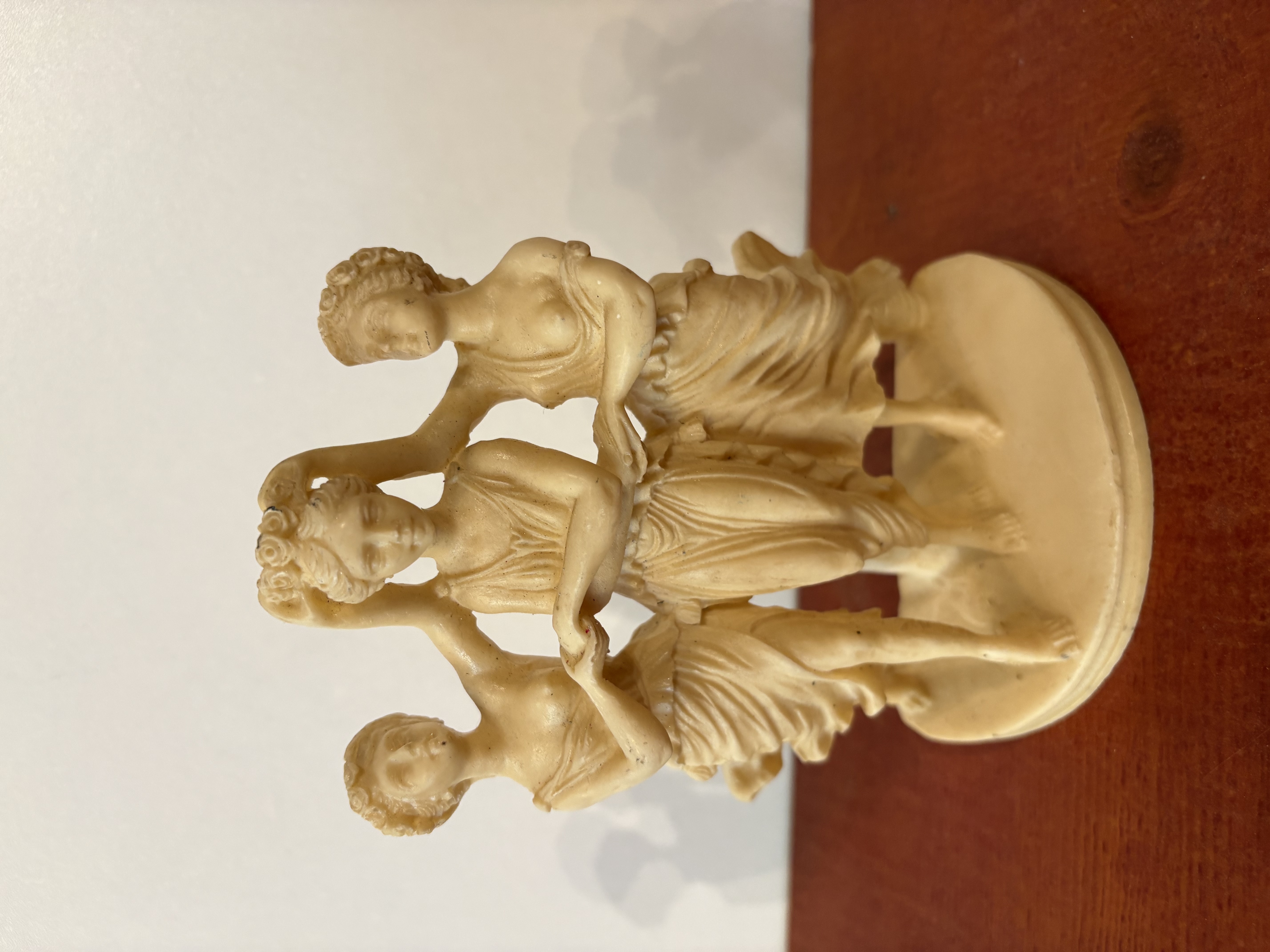 Beeldje van “Three Graces Dancing” – foto 2 – kavel bij GSD Auctions, Zoeterwoude