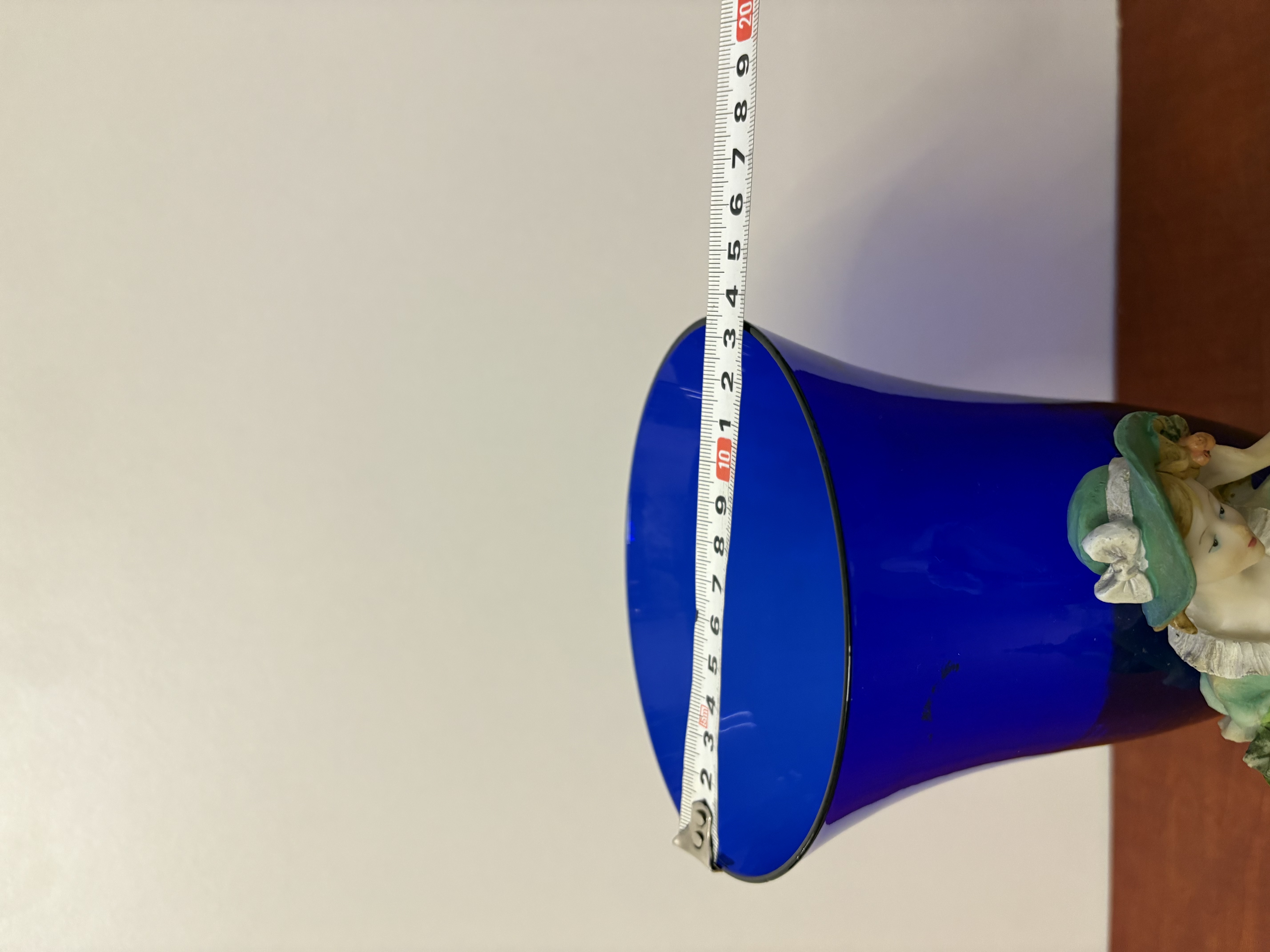 Blauwe vaas met porseleinen beeld Elio collectie – foto 9 – kavel bij GSD Auctions, Zoeterwoude