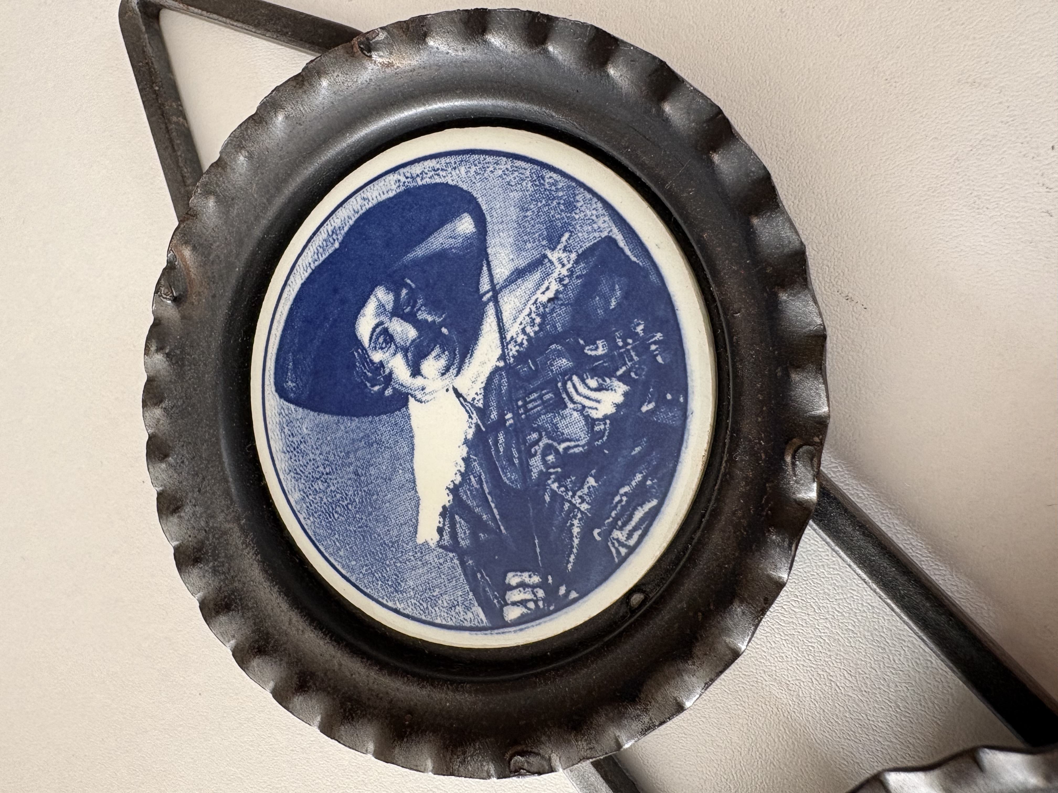 Wand hanger met 3 Delftsblauw tegeltjes – foto 5 – kavel bij GSD Auctions, Zoeterwoude