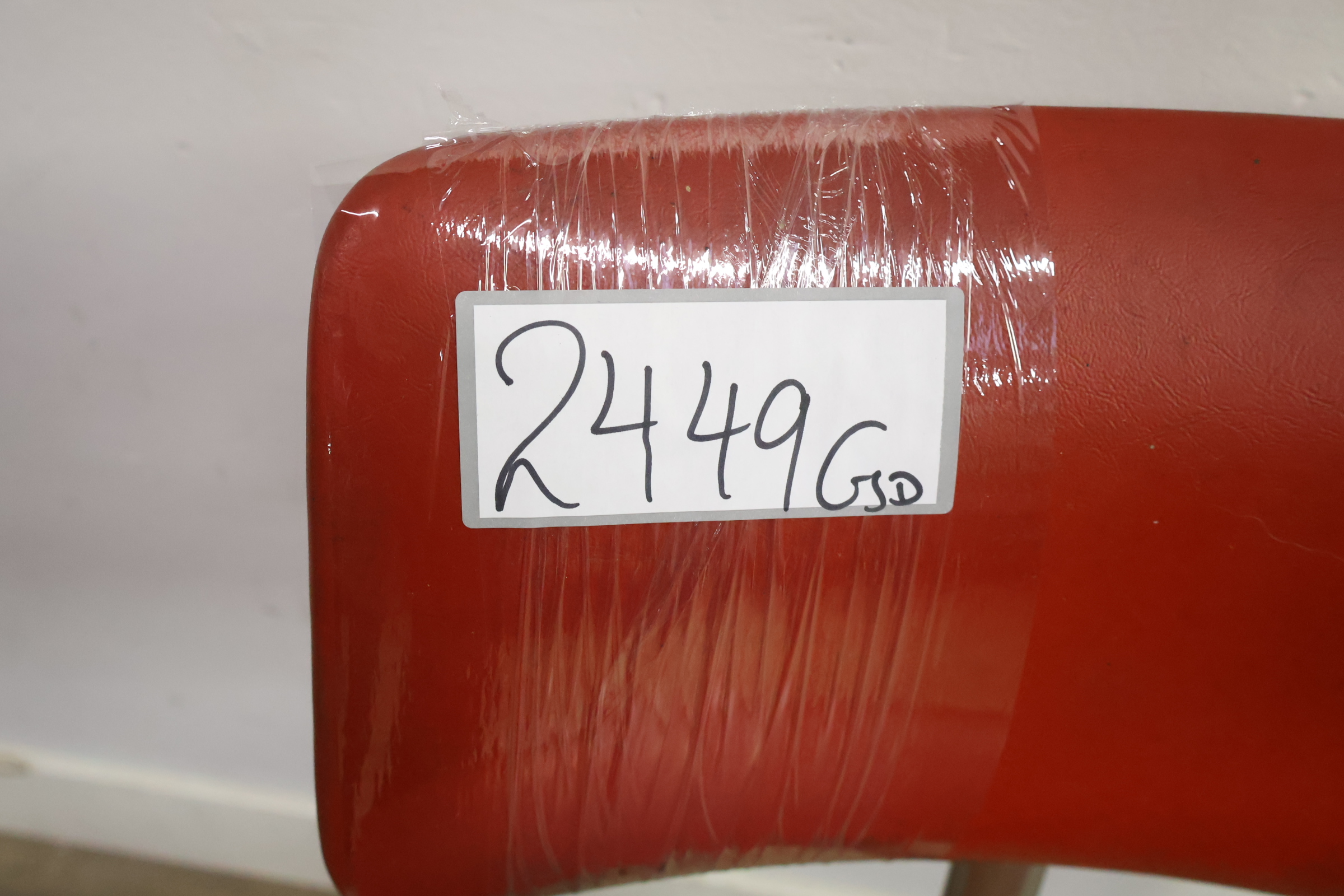 Rode industrieel bureaustoel met metalen frame' – foto 18 – kavel bij GSD Auctions, Zoeterwoude