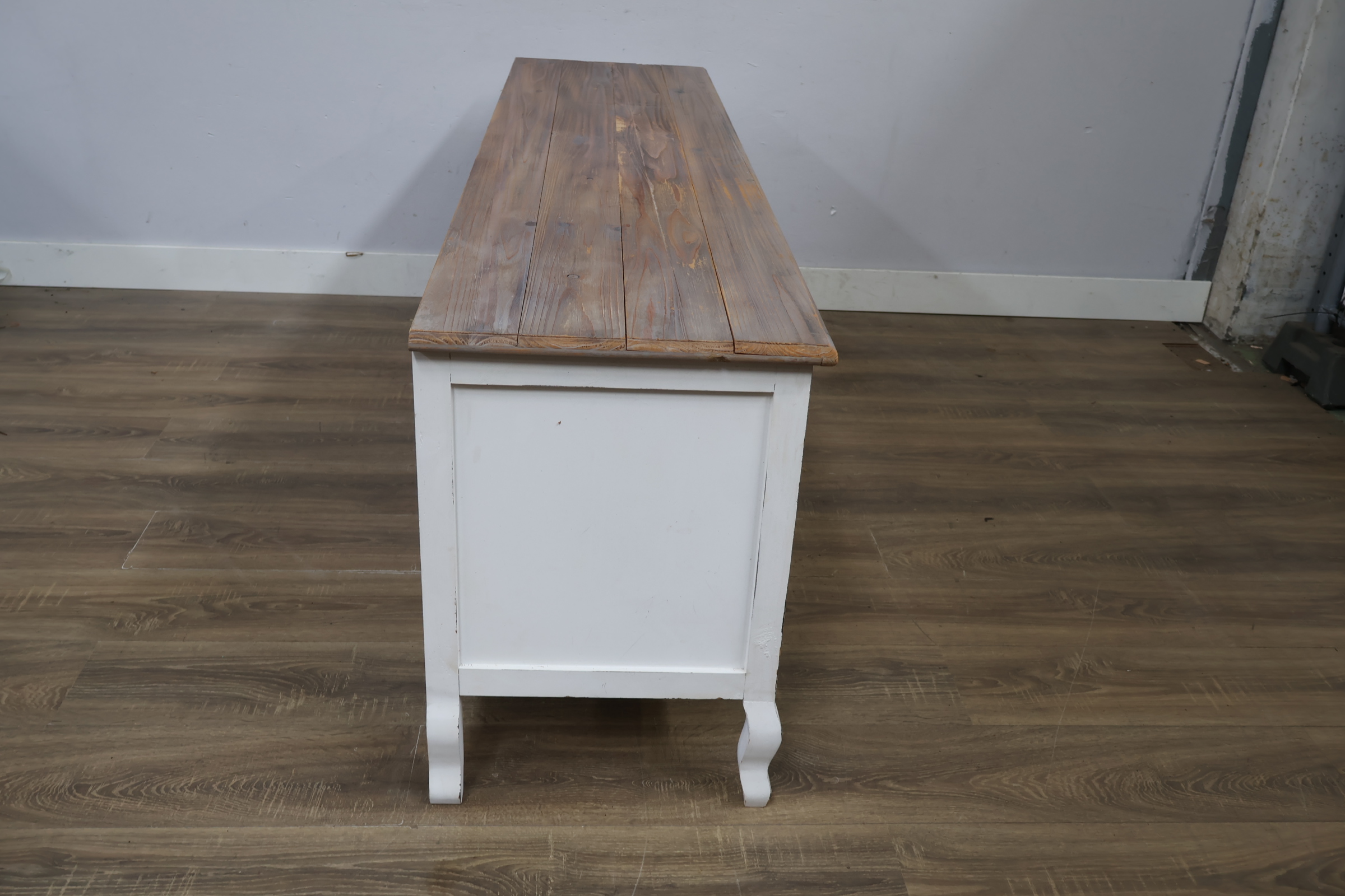 Wit en houten tv meubel met legplanken' – foto 4 – kavel bij GSD Auctions, Zoeterwoude