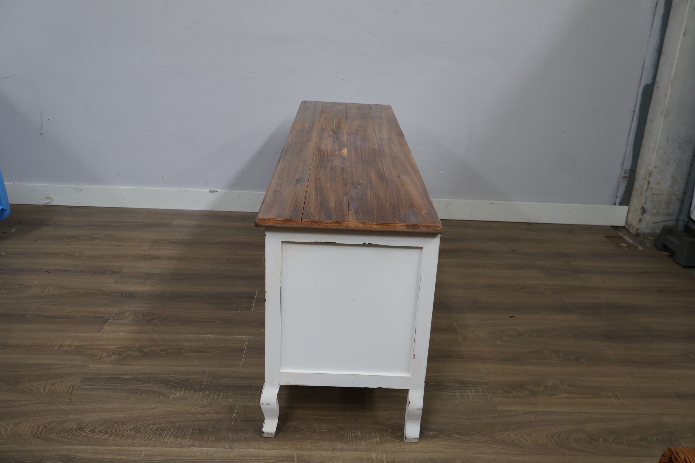 Wit en houten tv meubel met legplanken' – foto 7 – kavel bij GSD Auctions, Zoeterwoude