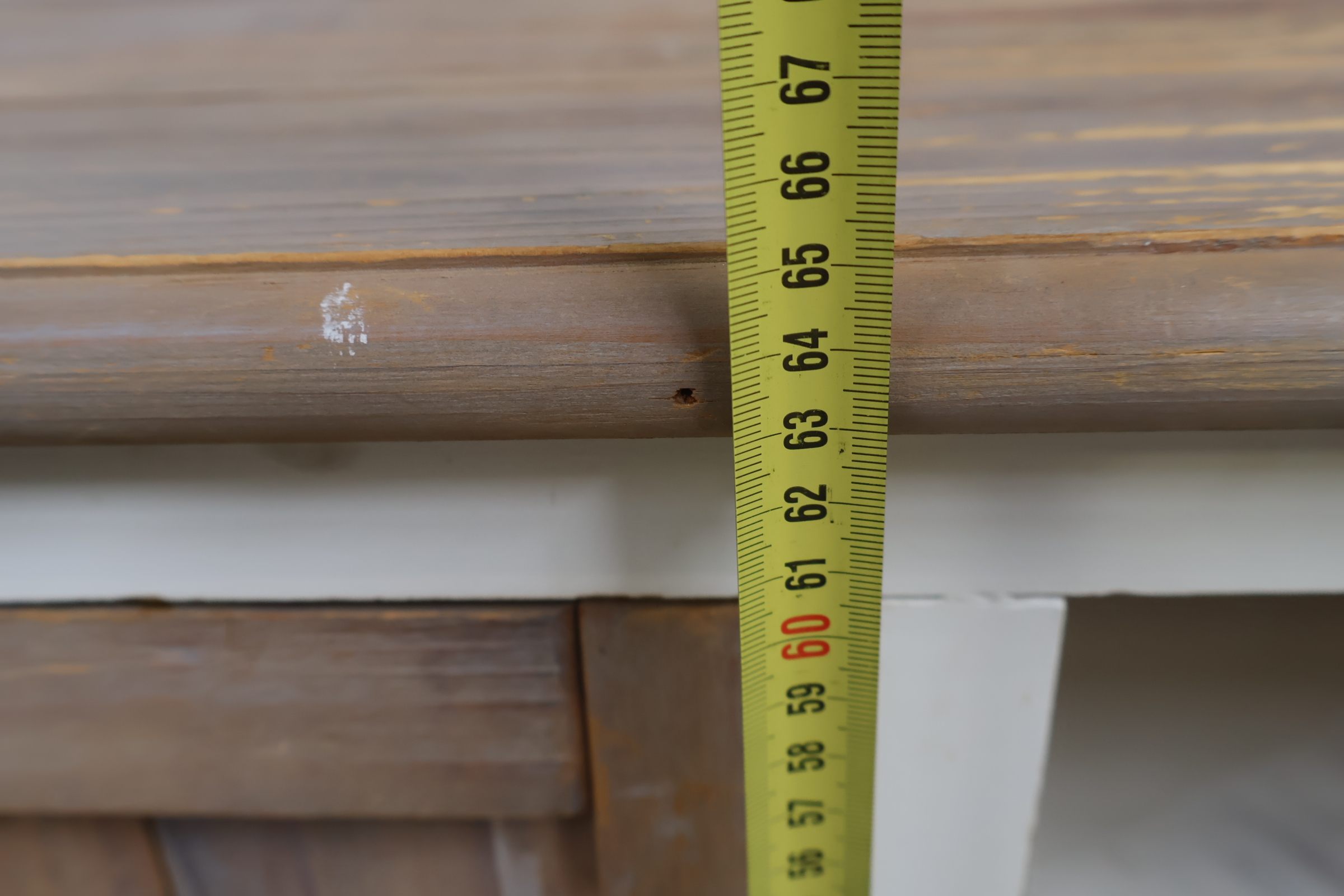 Wit en houten tv meubel met legplanken' – foto 17 – kavel bij GSD Auctions, Zoeterwoude