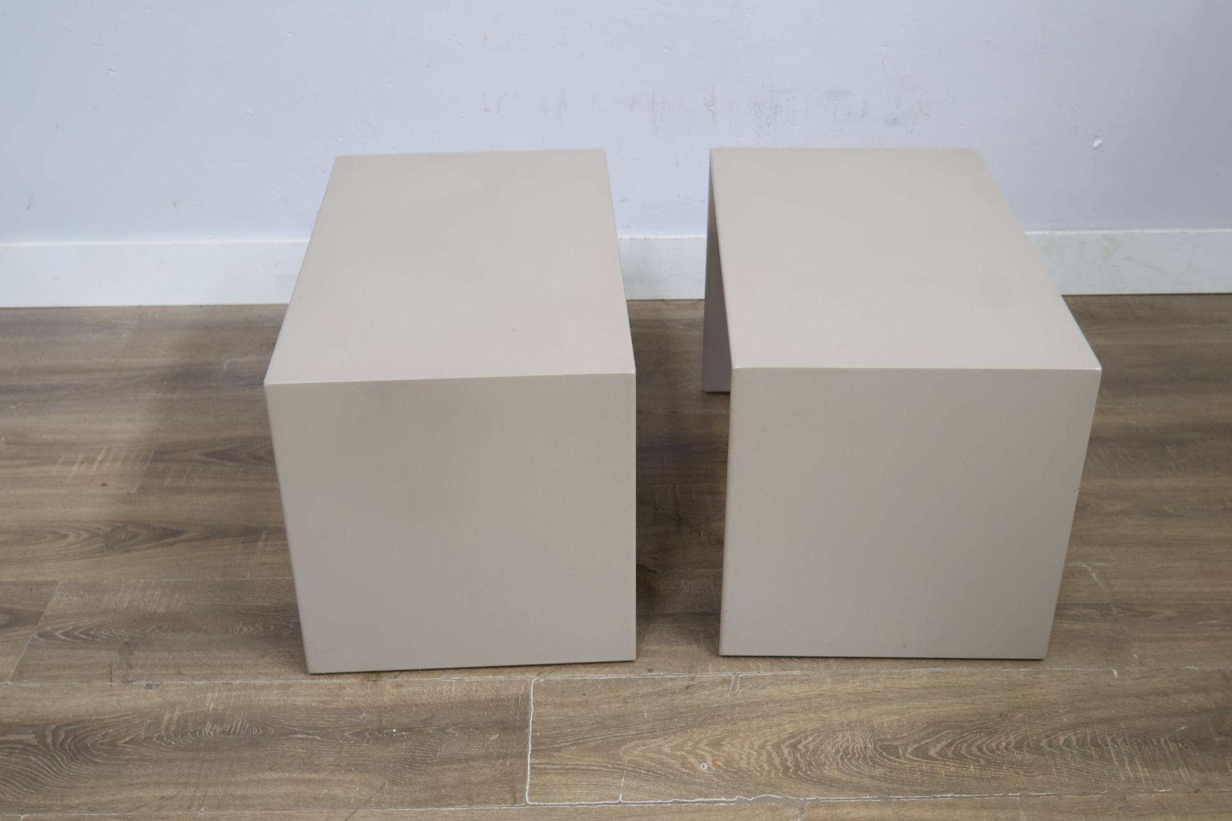 Set van twee bijzettafels' – foto 3 – kavel bij GSD Auctions, Zoeterwoude