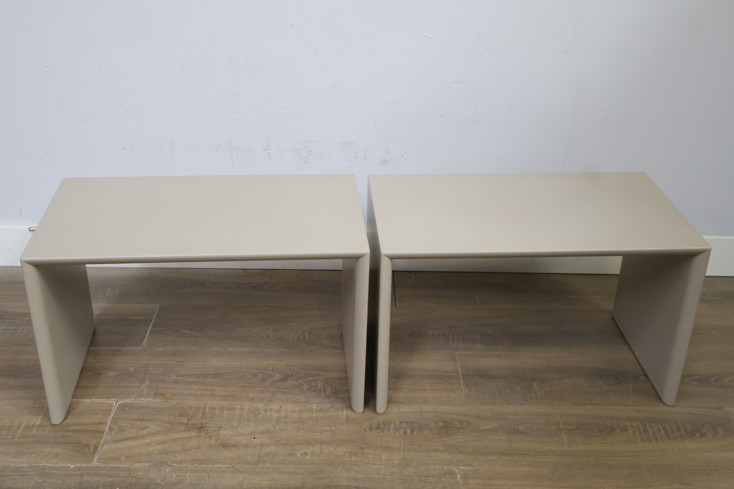 Set van twee bijzettafels' – foto 5 – kavel bij GSD Auctions, Zoeterwoude