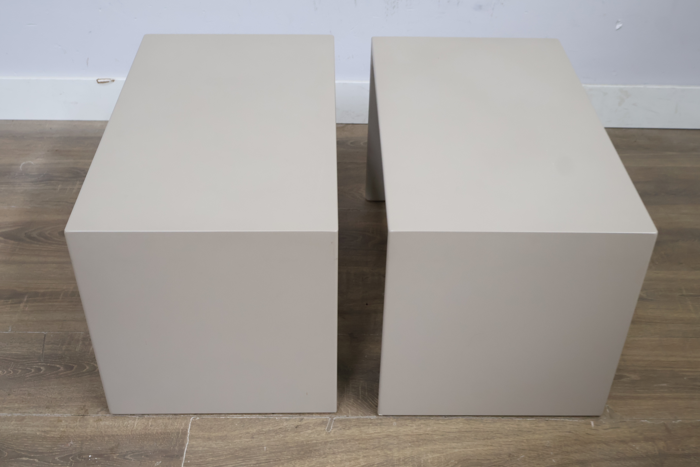 Set van twee bijzettafels' – foto 8 – kavel bij GSD Auctions, Zoeterwoude