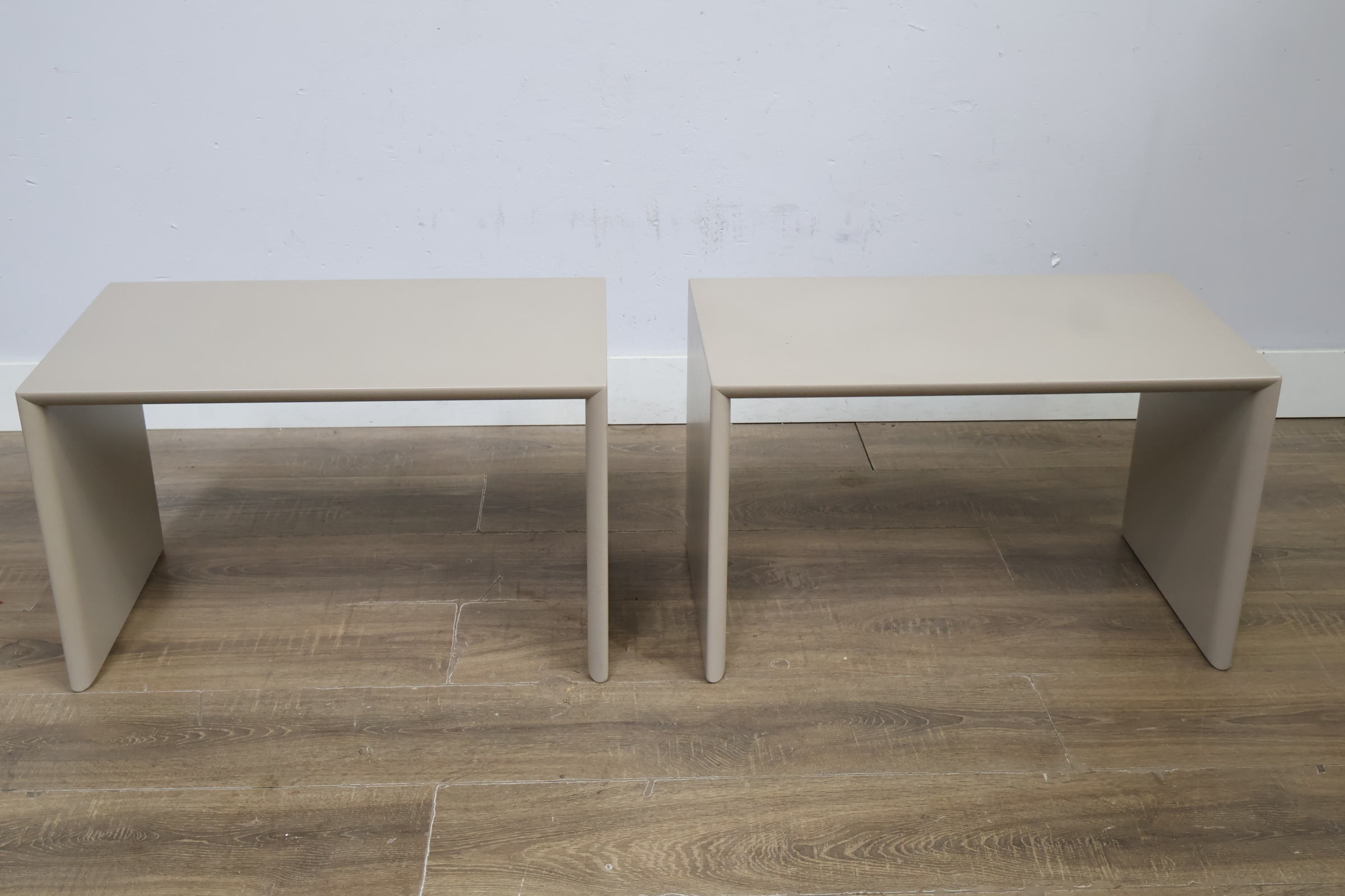 Set van twee bijzettafels' – foto 11 – kavel bij GSD Auctions, Zoeterwoude