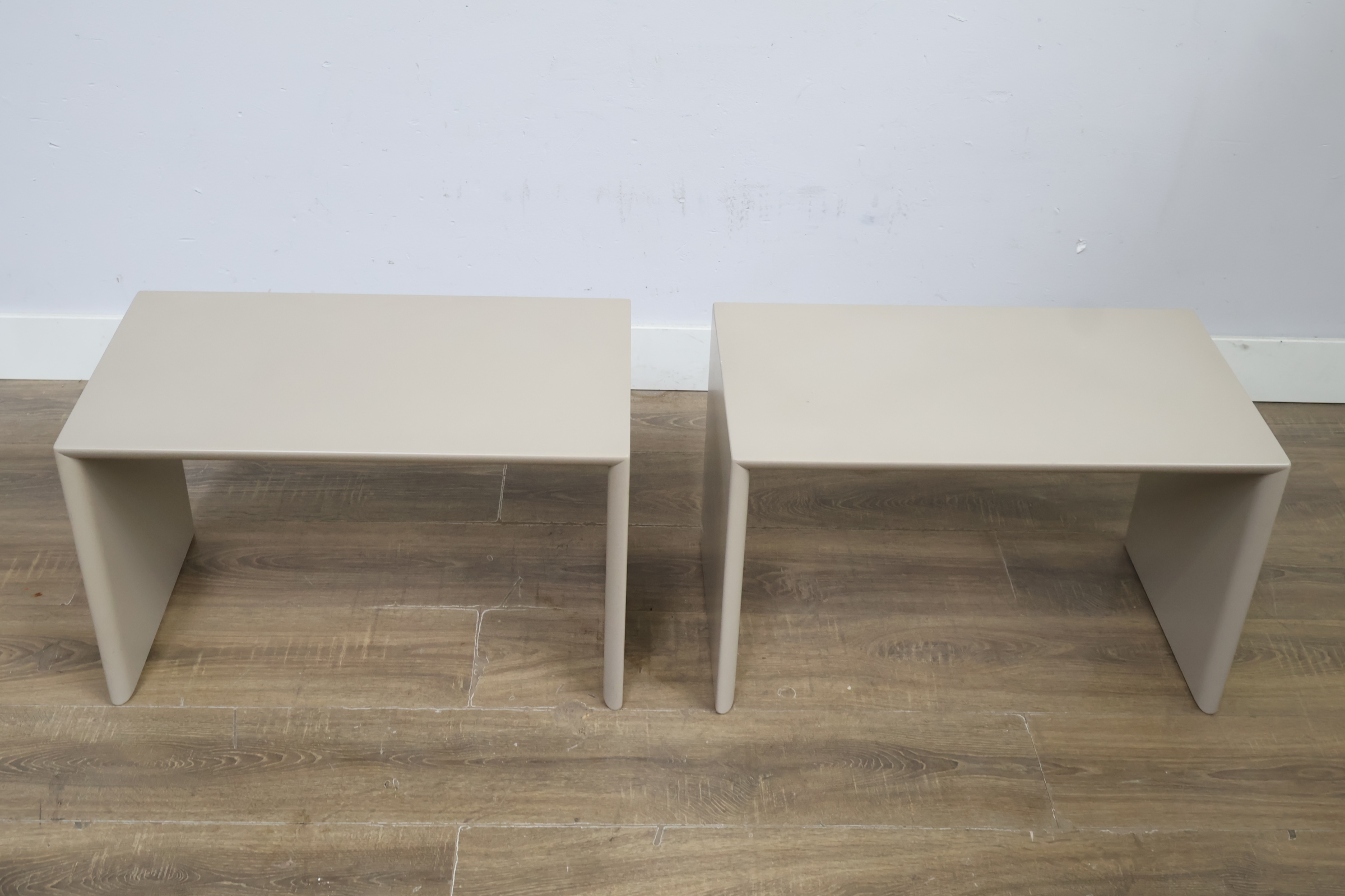 Set van twee bijzettafels' – foto 12 – kavel bij GSD Auctions, Zoeterwoude