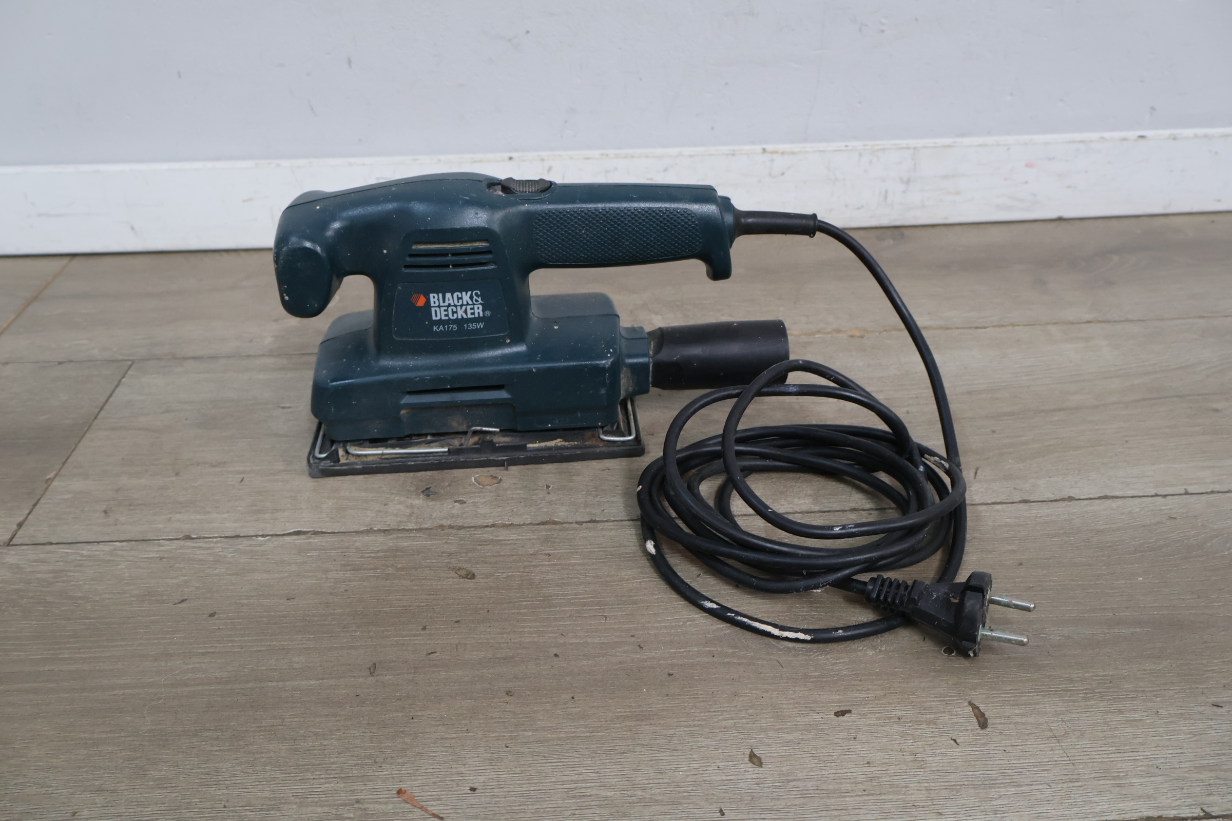 Black & Decker KA175 vlakschuurmachine' – foto 3 – kavel bij GSD Auctions, Zoeterwoude