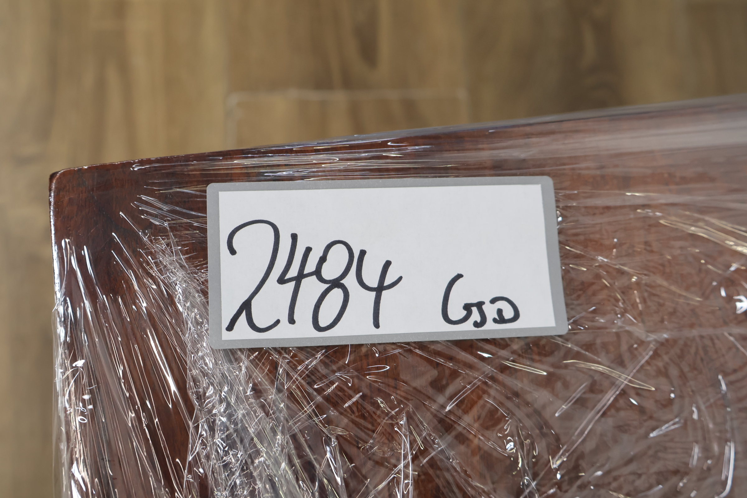 Houten salontafel met blokpoten' – foto 16 – kavel bij GSD Auctions, Zoeterwoude