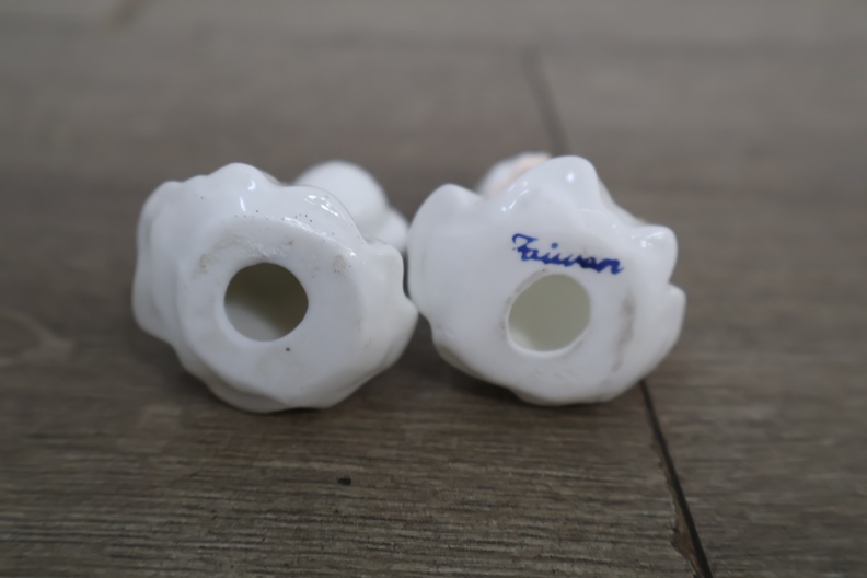 Miniatuur porseleinen theeservies met figuurtjes' – foto 9 – kavel bij GSD Auctions, Zoeterwoude