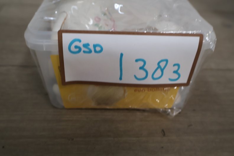 Miniatuur porseleinen theeservies met figuurtjes' – foto 15 – kavel bij GSD Auctions, Zoeterwoude