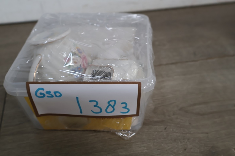 Miniatuur porseleinen theeservies met figuurtjes' – foto 16 – kavel bij GSD Auctions, Zoeterwoude