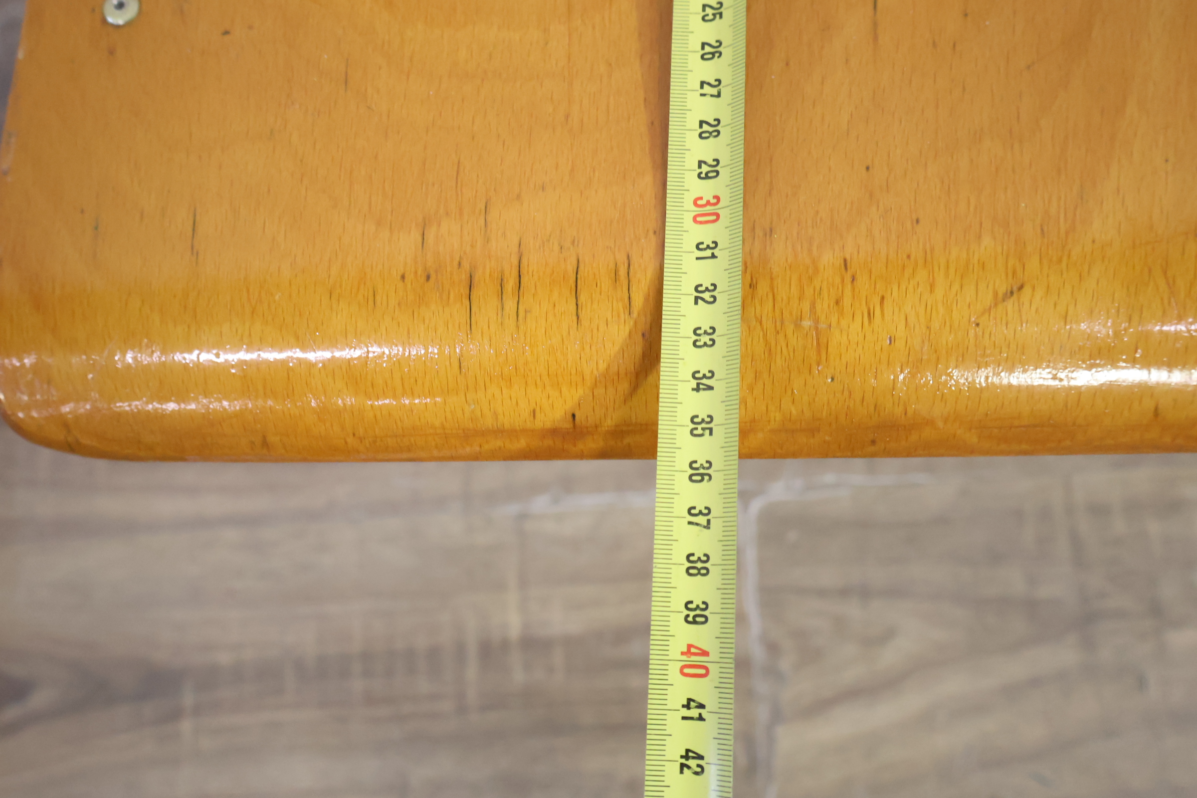 Industriële houten stoel met metalen frame' – foto 13 – kavel bij GSD Auctions, Zoeterwoude