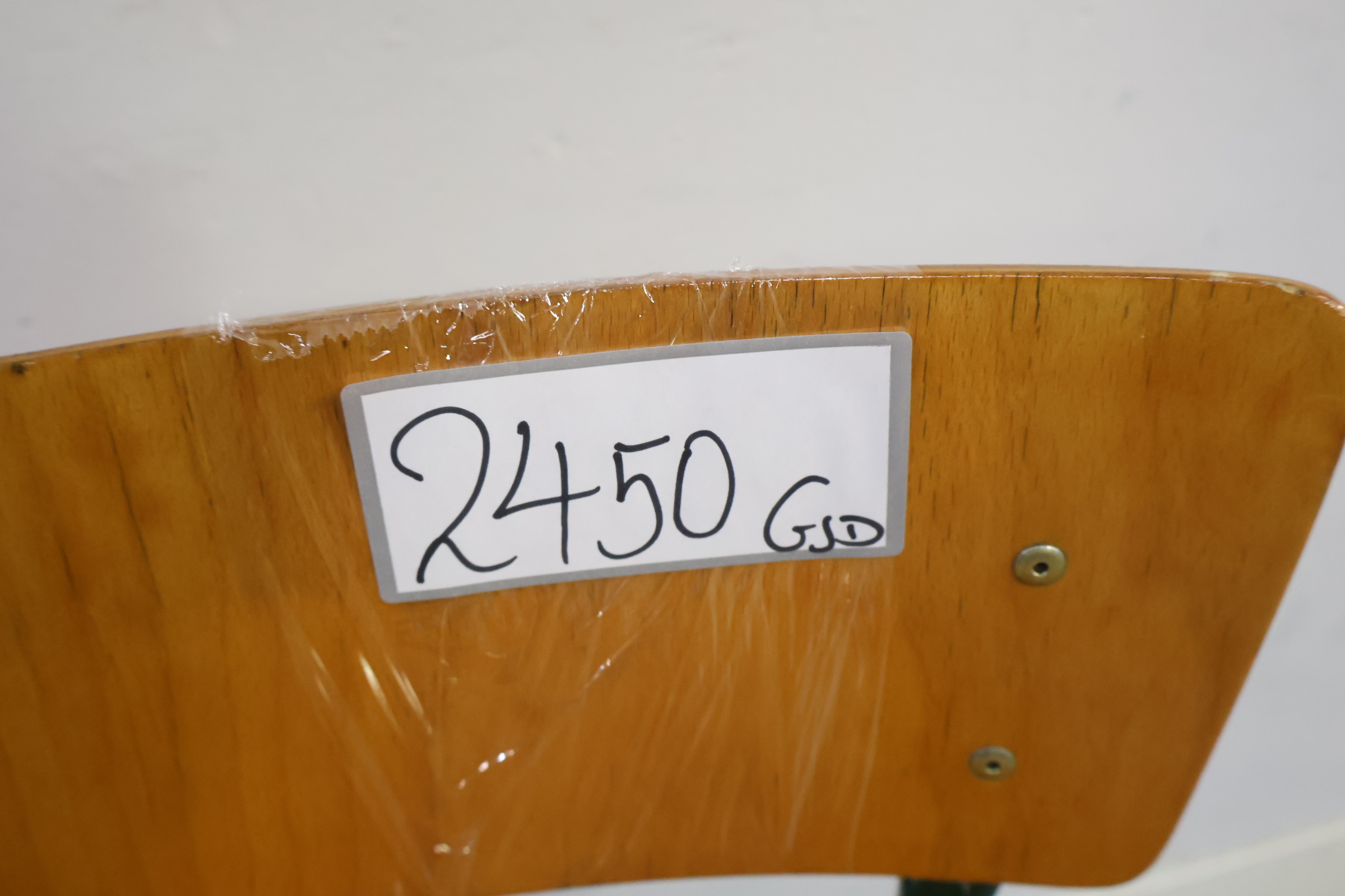 Industriële houten stoel met metalen frame' – foto 18 – kavel bij GSD Auctions, Zoeterwoude