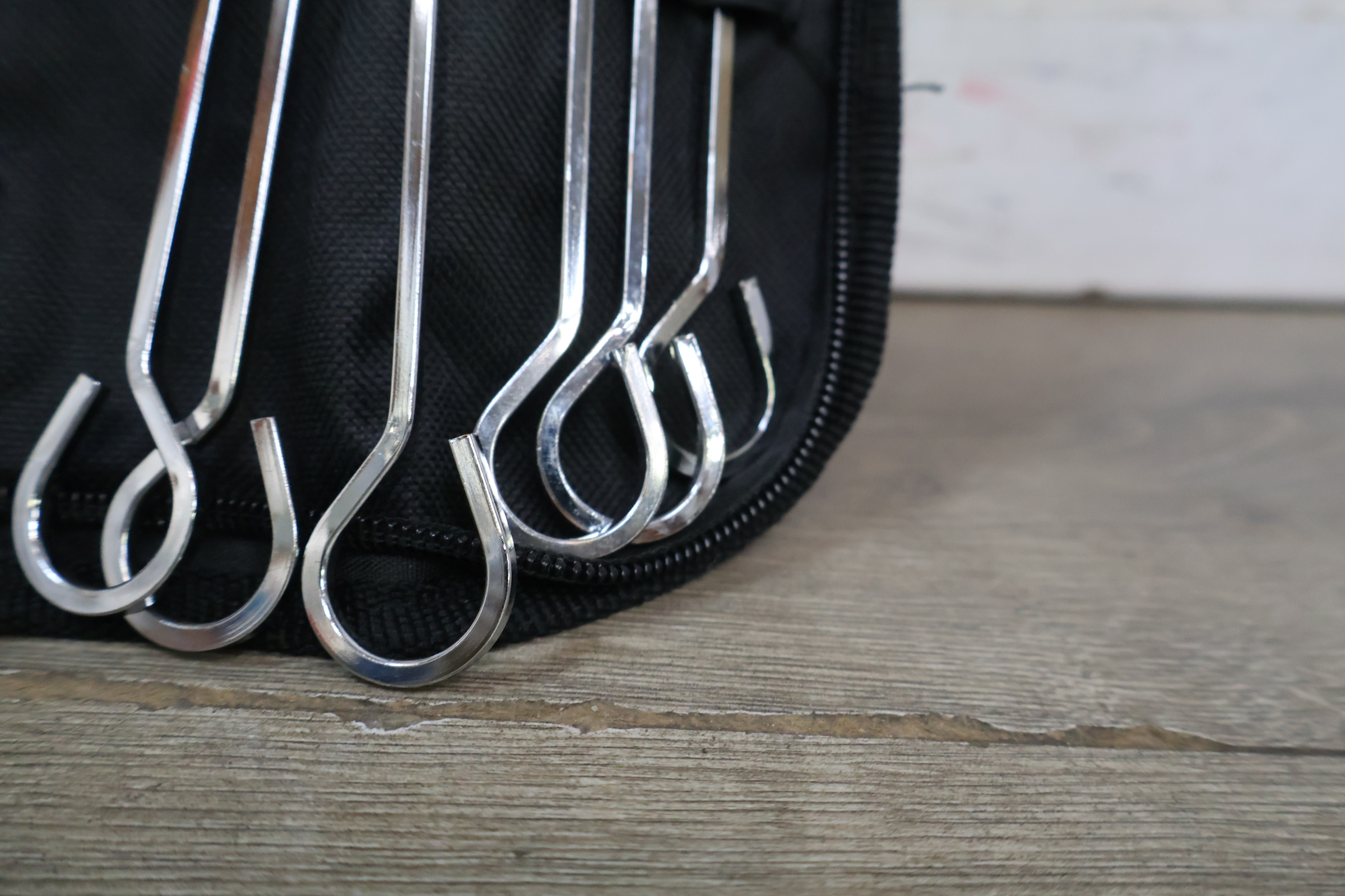 Set BBQ gereedschap en spiesen' – foto 8 – kavel bij GSD Auctions, Zoeterwoude