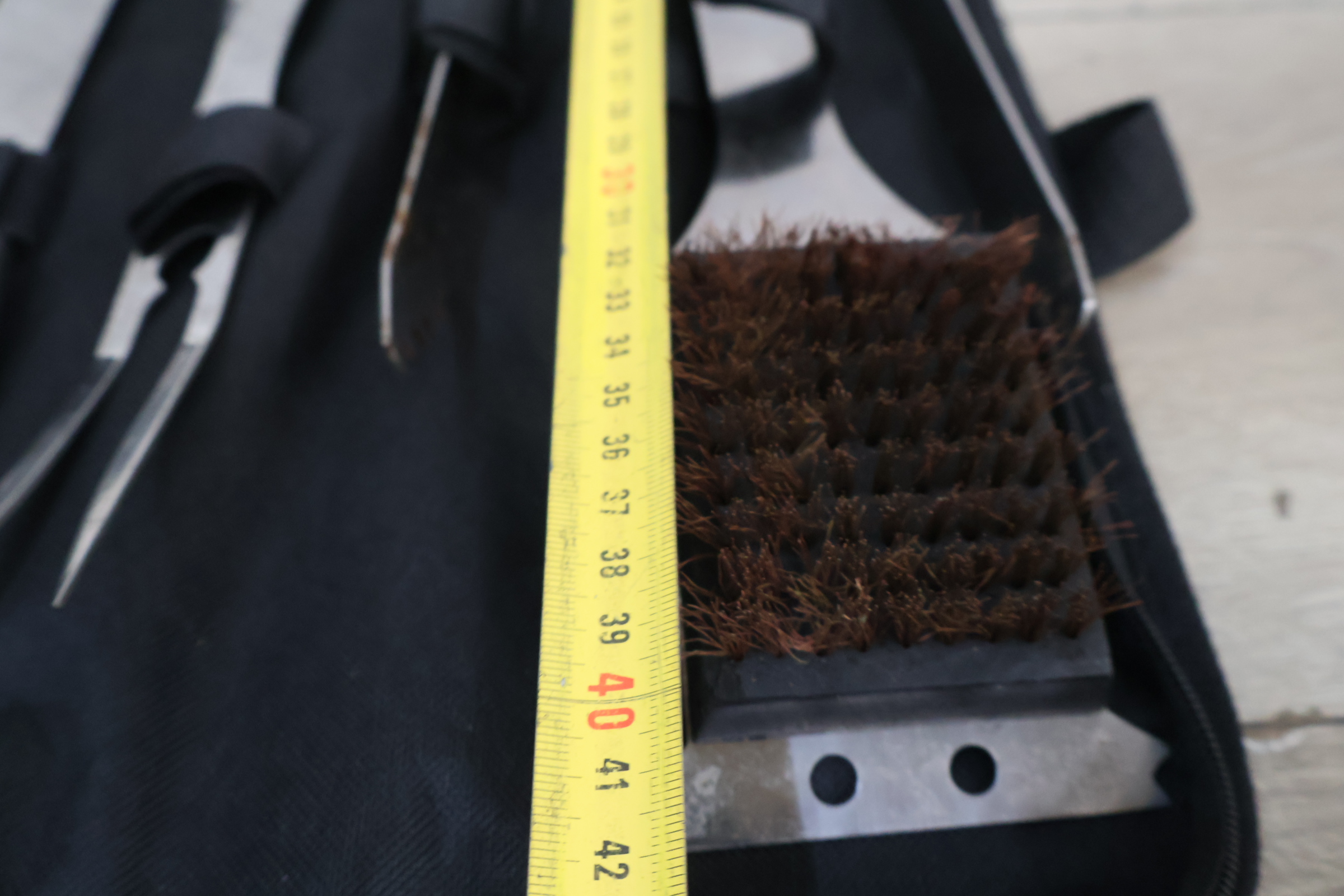 Set BBQ gereedschap en spiesen' – foto 12 – kavel bij GSD Auctions, Zoeterwoude