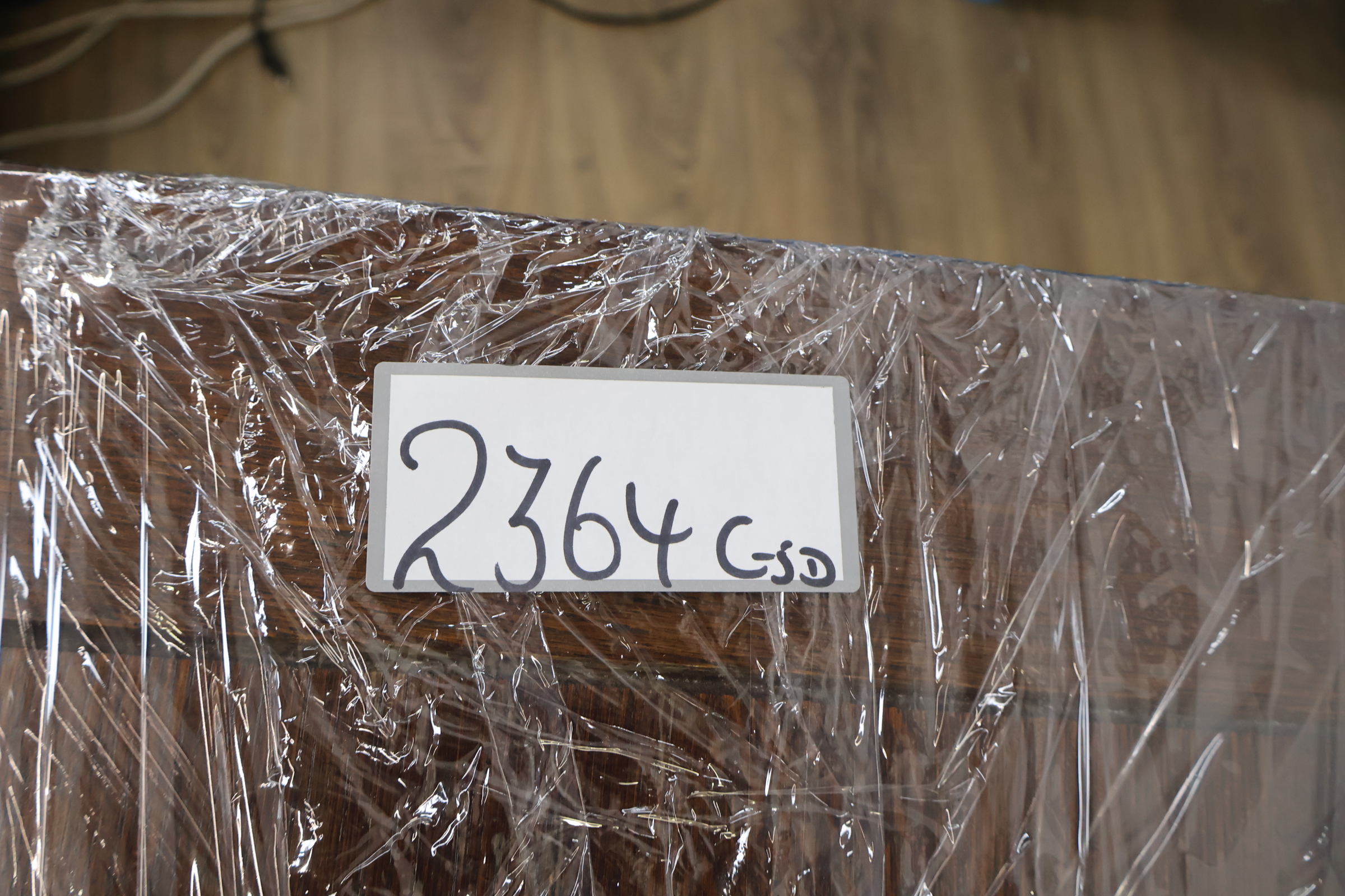 Houten eettafel - 200 CM' – foto 16 – kavel bij GSD Auctions, Zoeterwoude