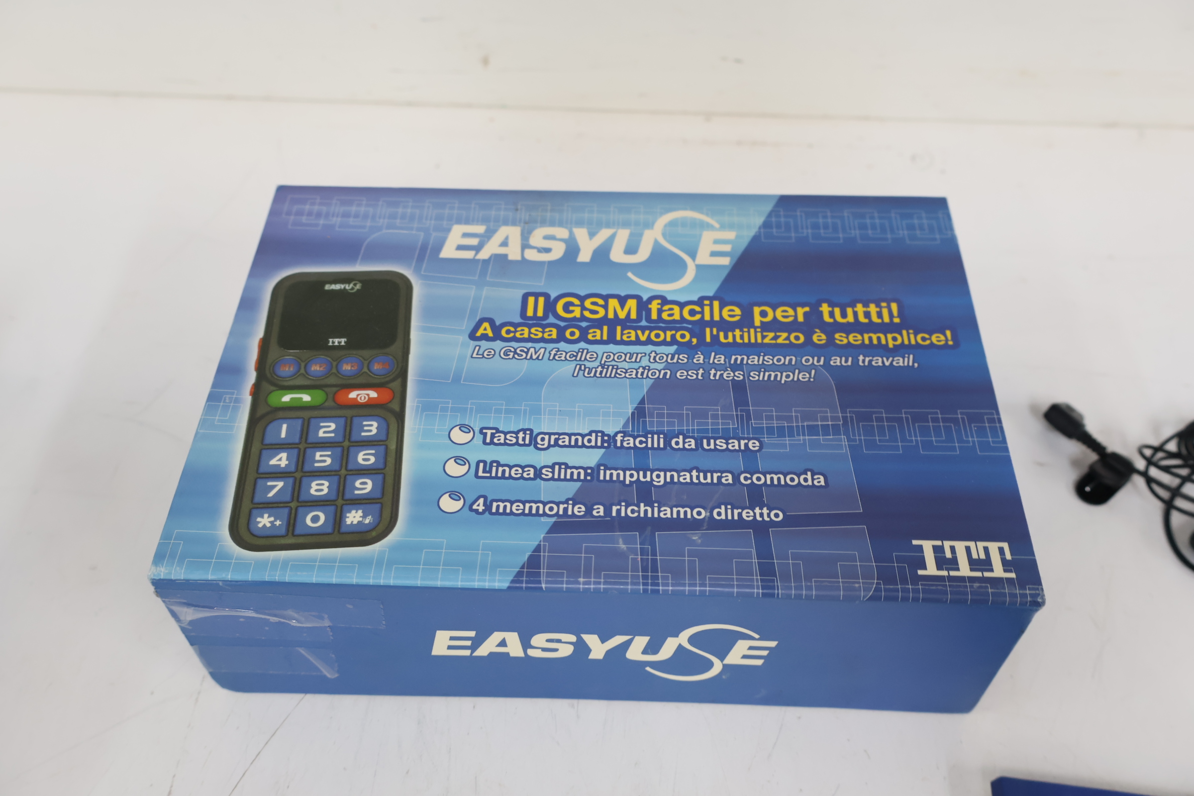 Eenvoudige mobiele telefoon met accessoires' – foto 5 – kavel bij GSD Auctions, Zoeterwoude