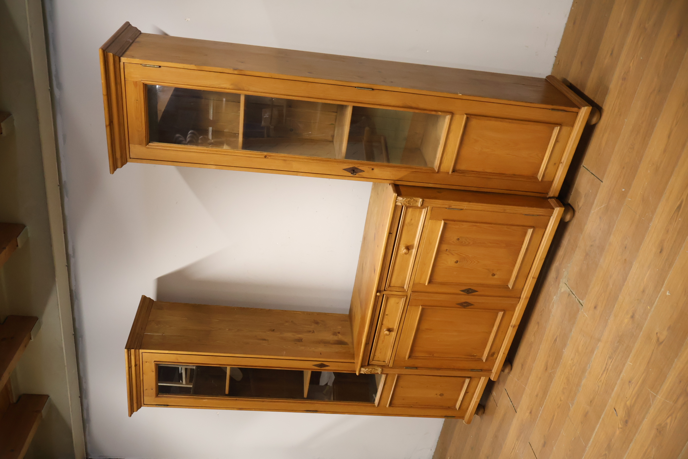 Houten vitrinekast met dressoir' – foto 10 – kavel bij GSD Auctions, Zoeterwoude