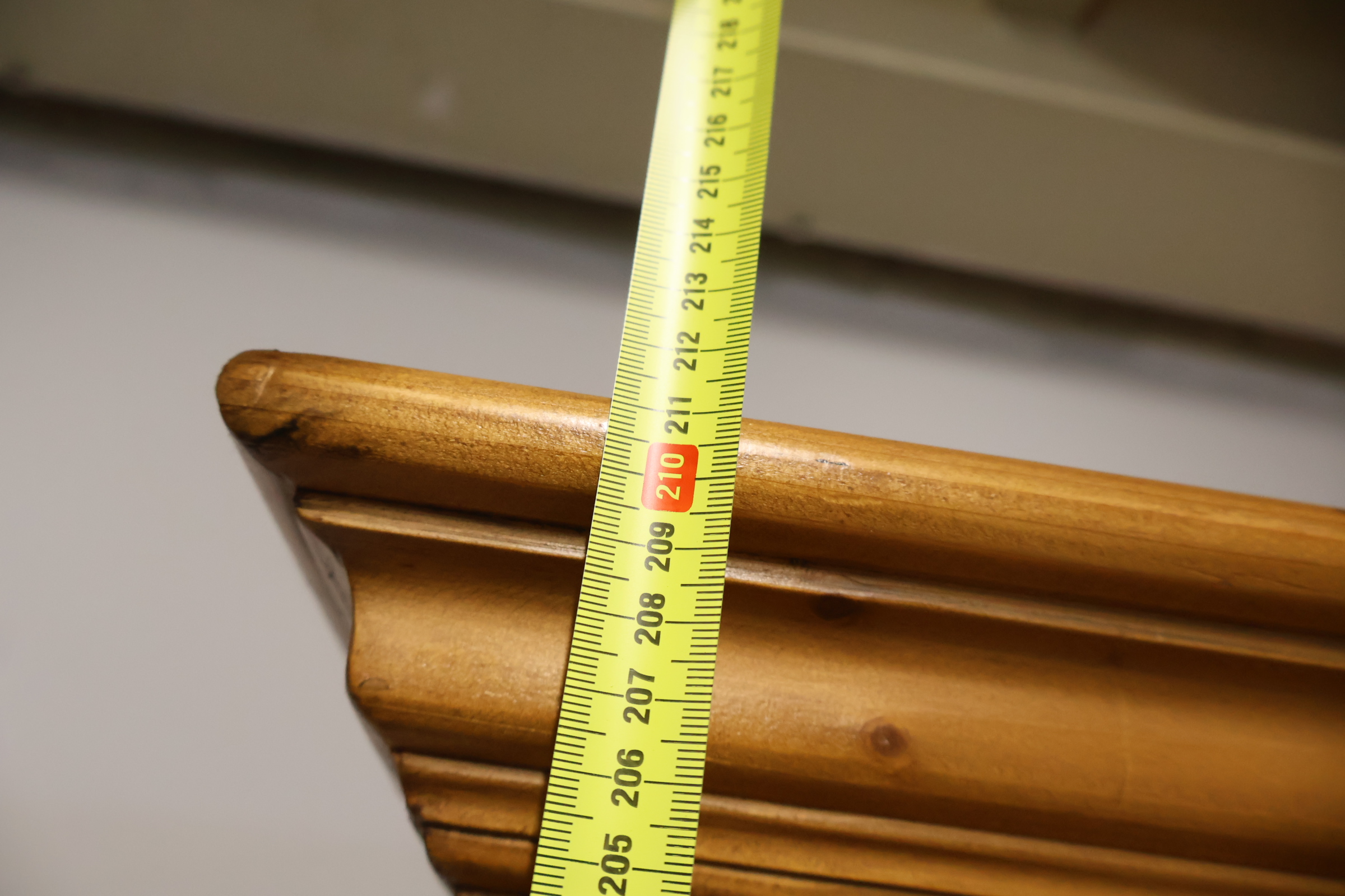 Houten vitrinekast met dressoir' – foto 18 – kavel bij GSD Auctions, Zoeterwoude
