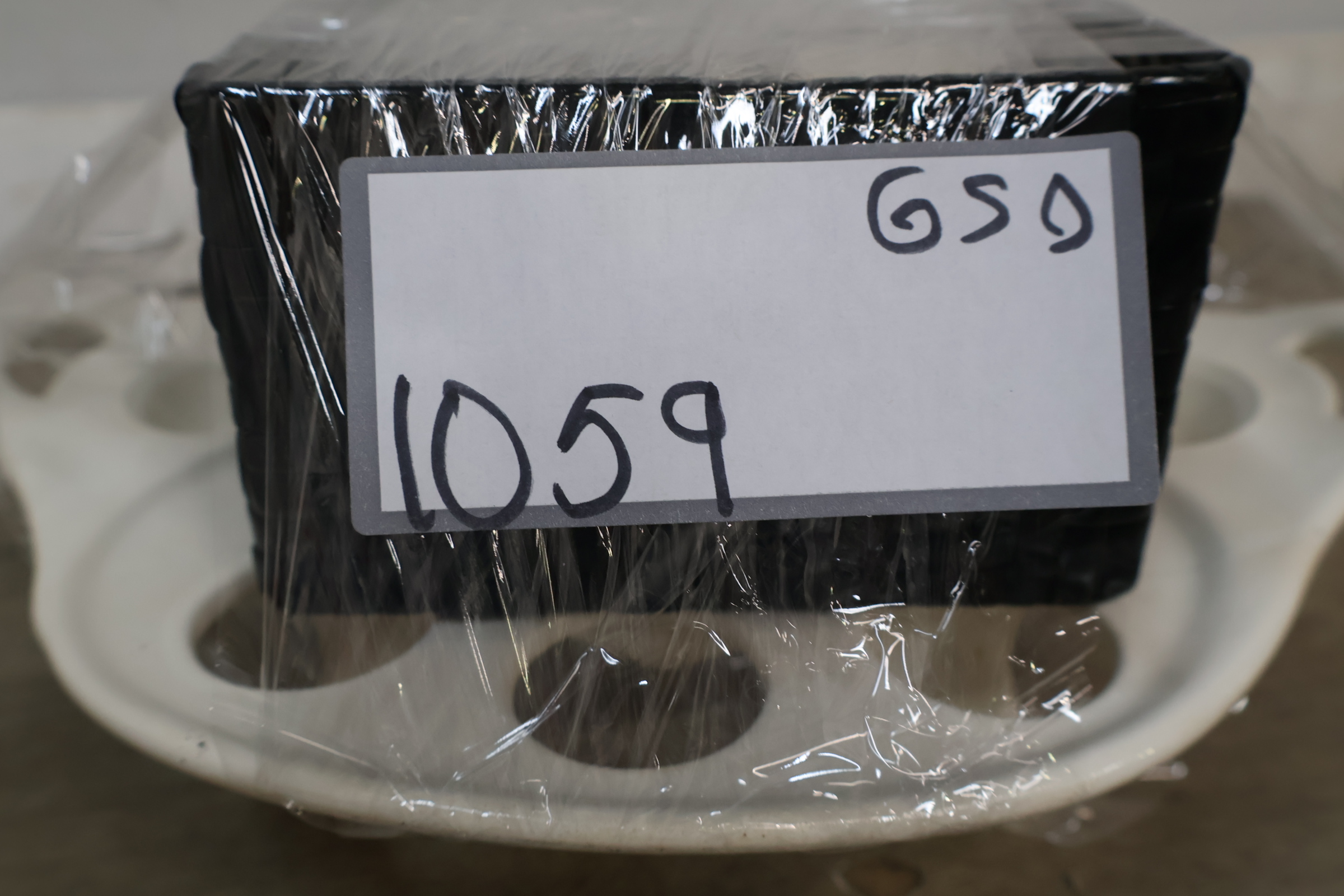 Porseleinen eierdopjeshouder met eierdoppen' – foto 19 – kavel bij GSD Auctions, Zoeterwoude
