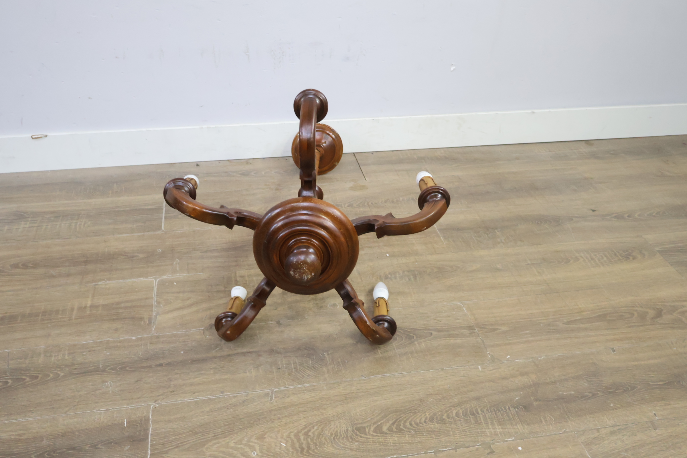 Antieke Houten Hanglamp' – foto 9 – kavel bij GSD Auctions, Zoeterwoude