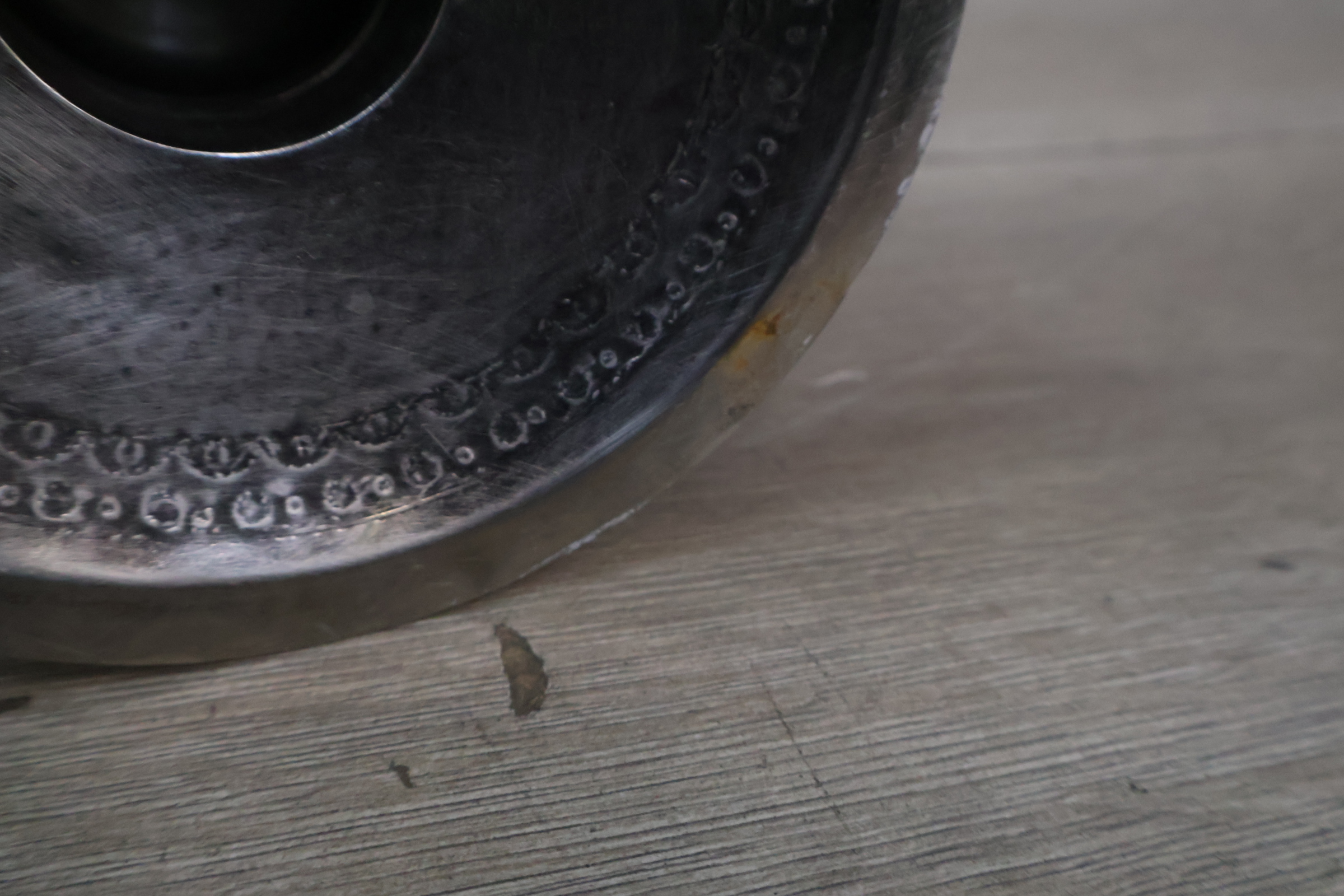 Metalen windlicht met verweerd uiterlijk en kaars' – foto 12 – kavel bij GSD Auctions, Zoeterwoude