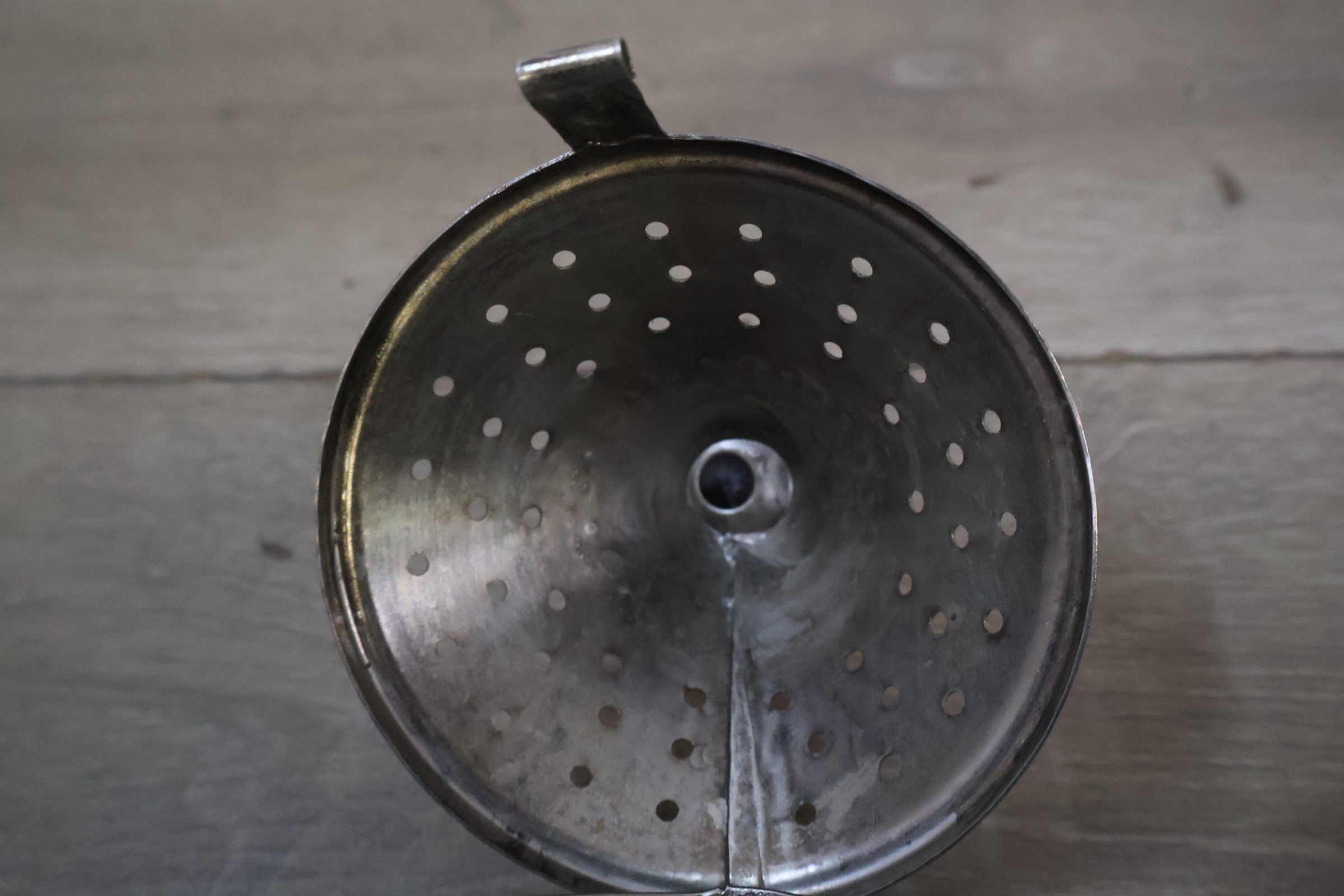 Metalen windlicht met verweerd uiterlijk en kaars' – foto 13 – kavel bij GSD Auctions, Zoeterwoude