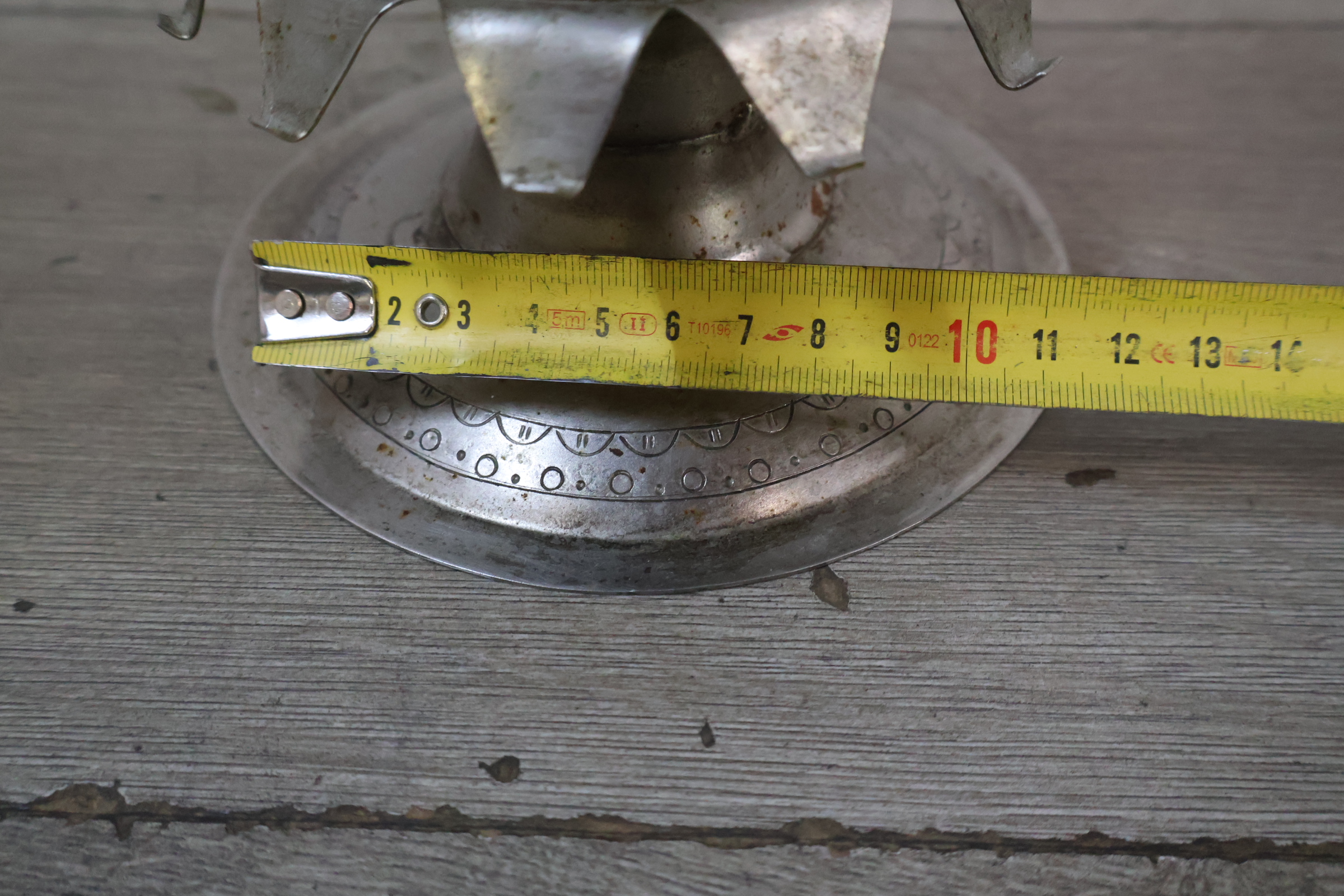 Metalen windlicht met verweerd uiterlijk en kaars' – foto 14 – kavel bij GSD Auctions, Zoeterwoude