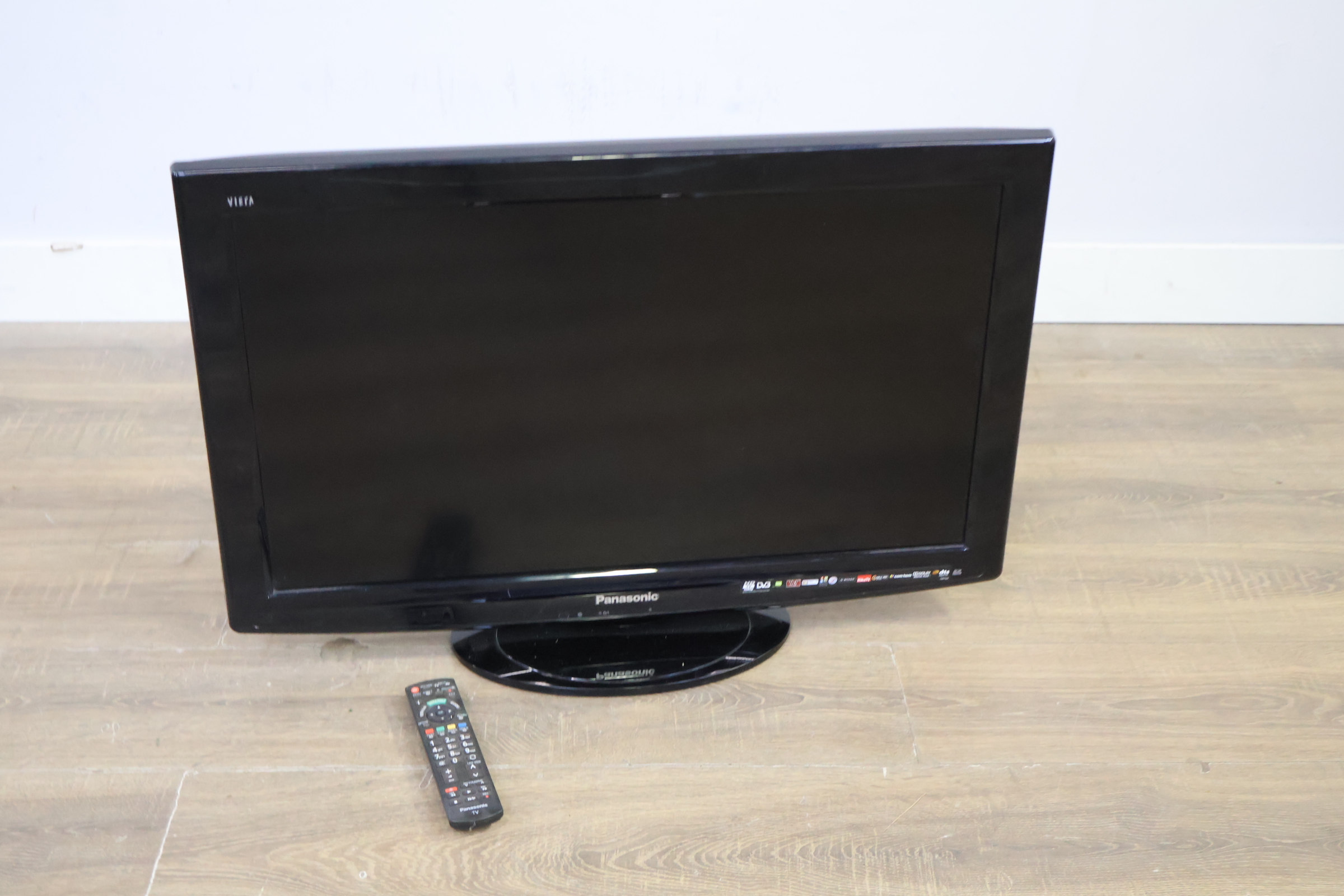 Panasonic Viera LCD-televisie - 32'inch' – foto 14 – kavel bij GSD Auctions, Zoeterwoude
