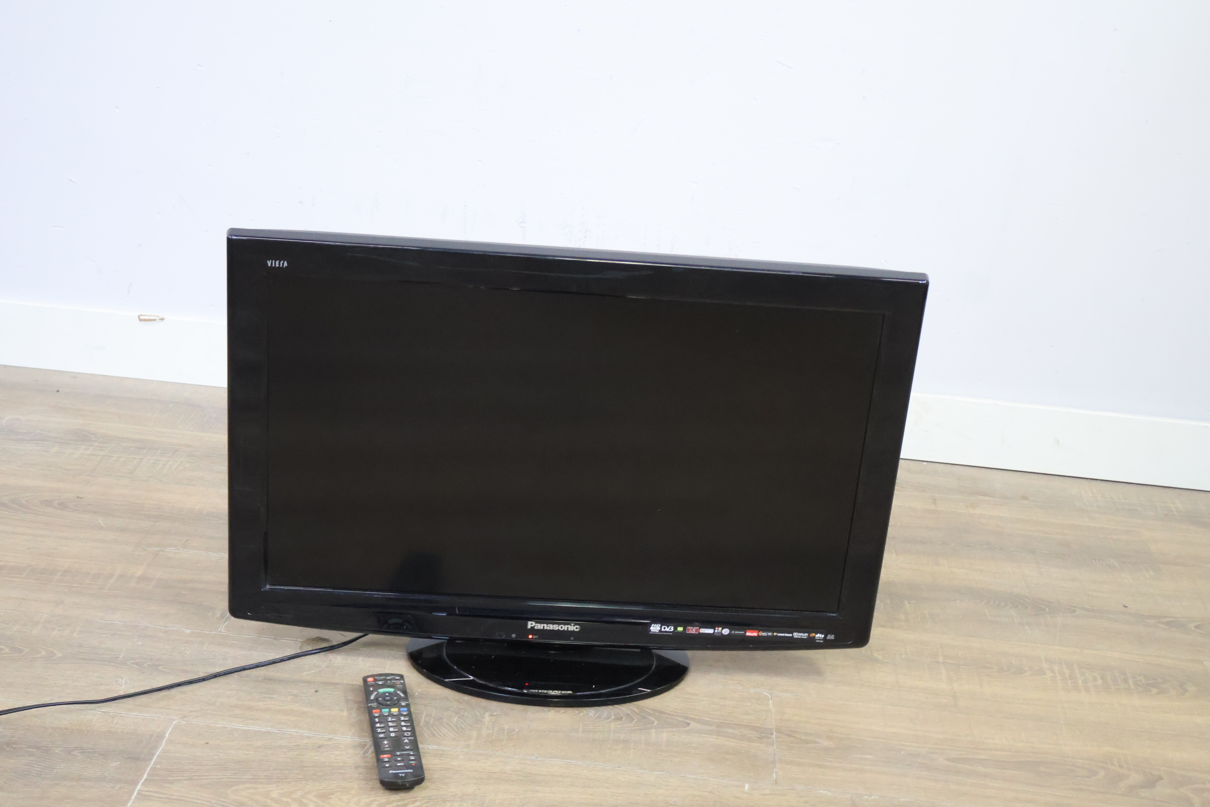 Panasonic Viera LCD-televisie - 32'inch' – foto 15 – kavel bij GSD Auctions, Zoeterwoude