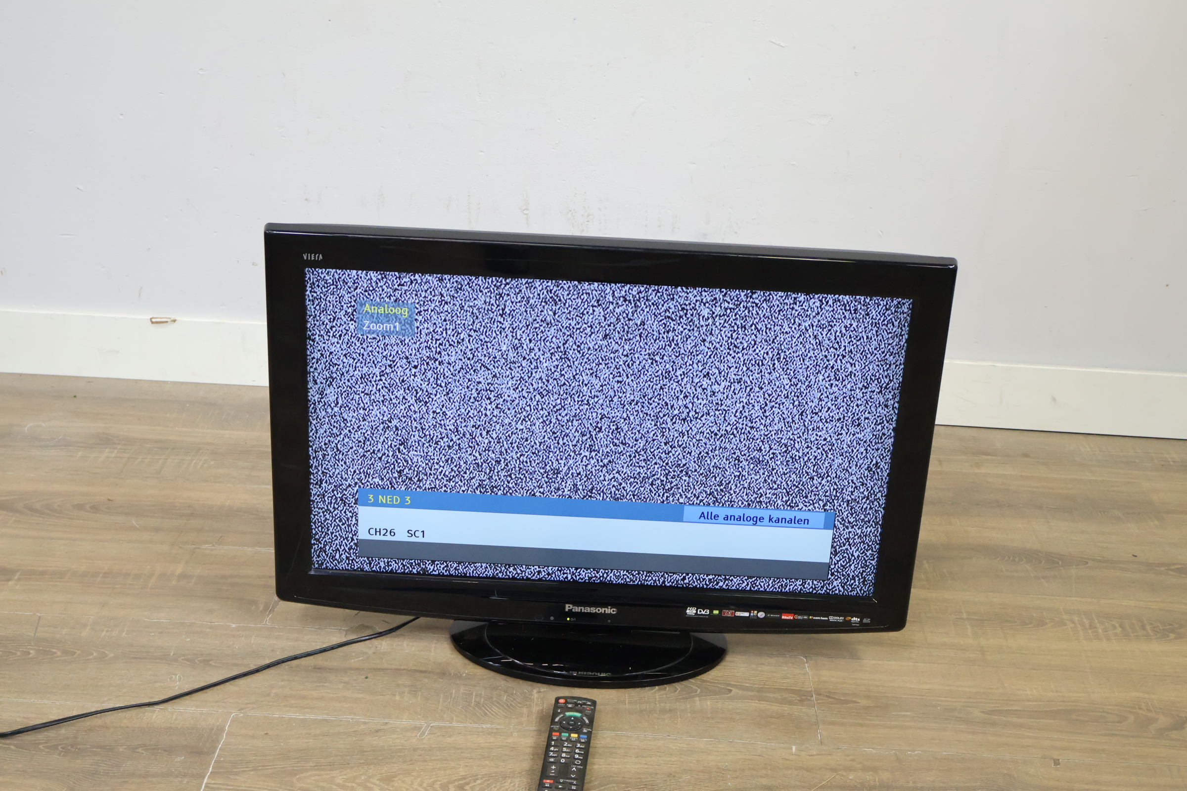 Panasonic Viera LCD-televisie - 32'inch' – foto 19 – kavel bij GSD Auctions, Zoeterwoude
