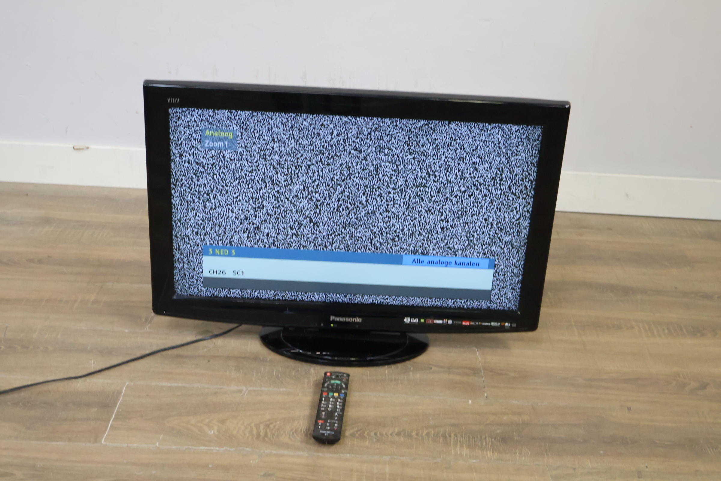 Panasonic Viera LCD-televisie - 32'inch' – foto 20 – kavel bij GSD Auctions, Zoeterwoude