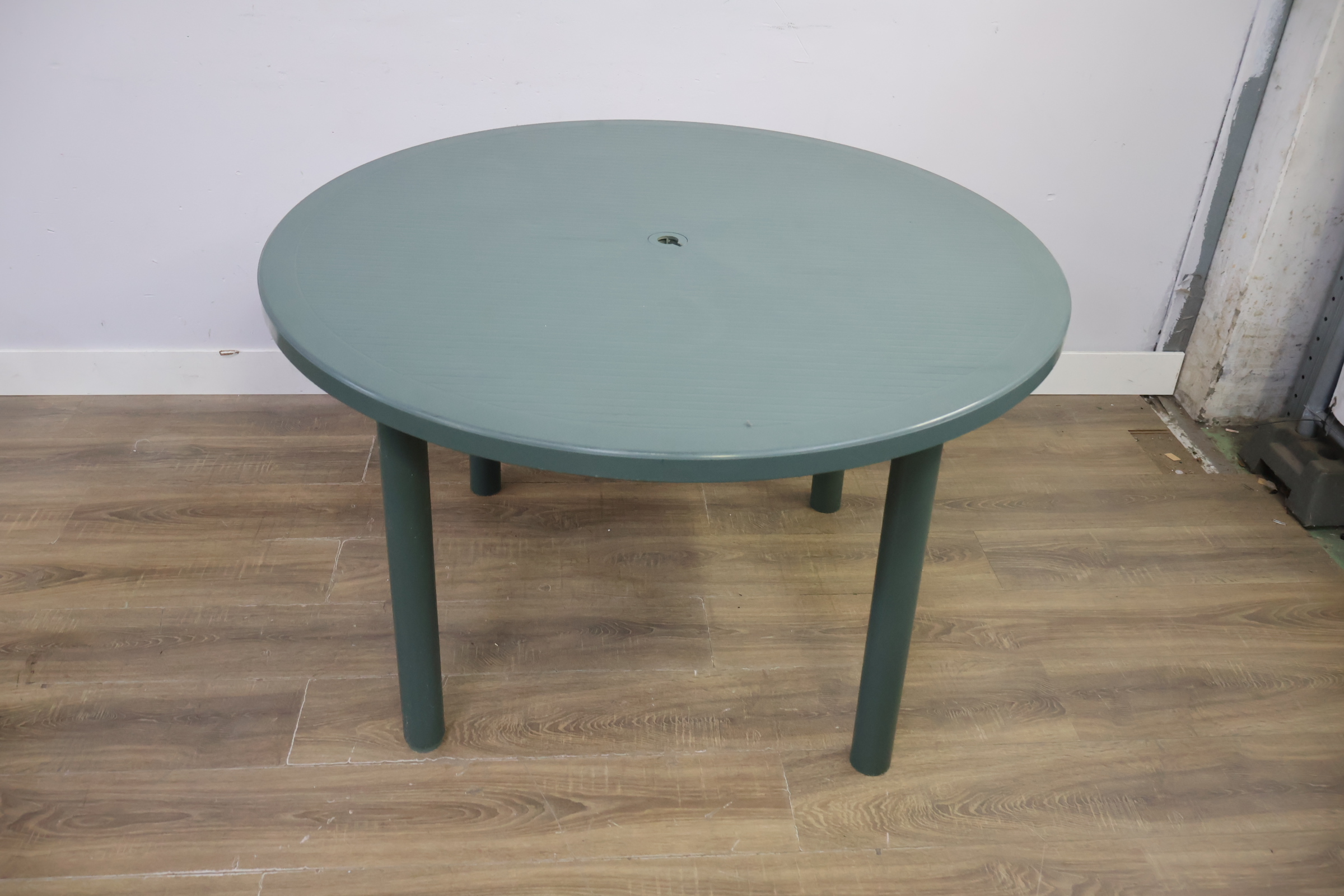 Groene ronde tuintafel kunststof - 120cm' – foto 6 – kavel bij GSD Auctions, Zoeterwoude