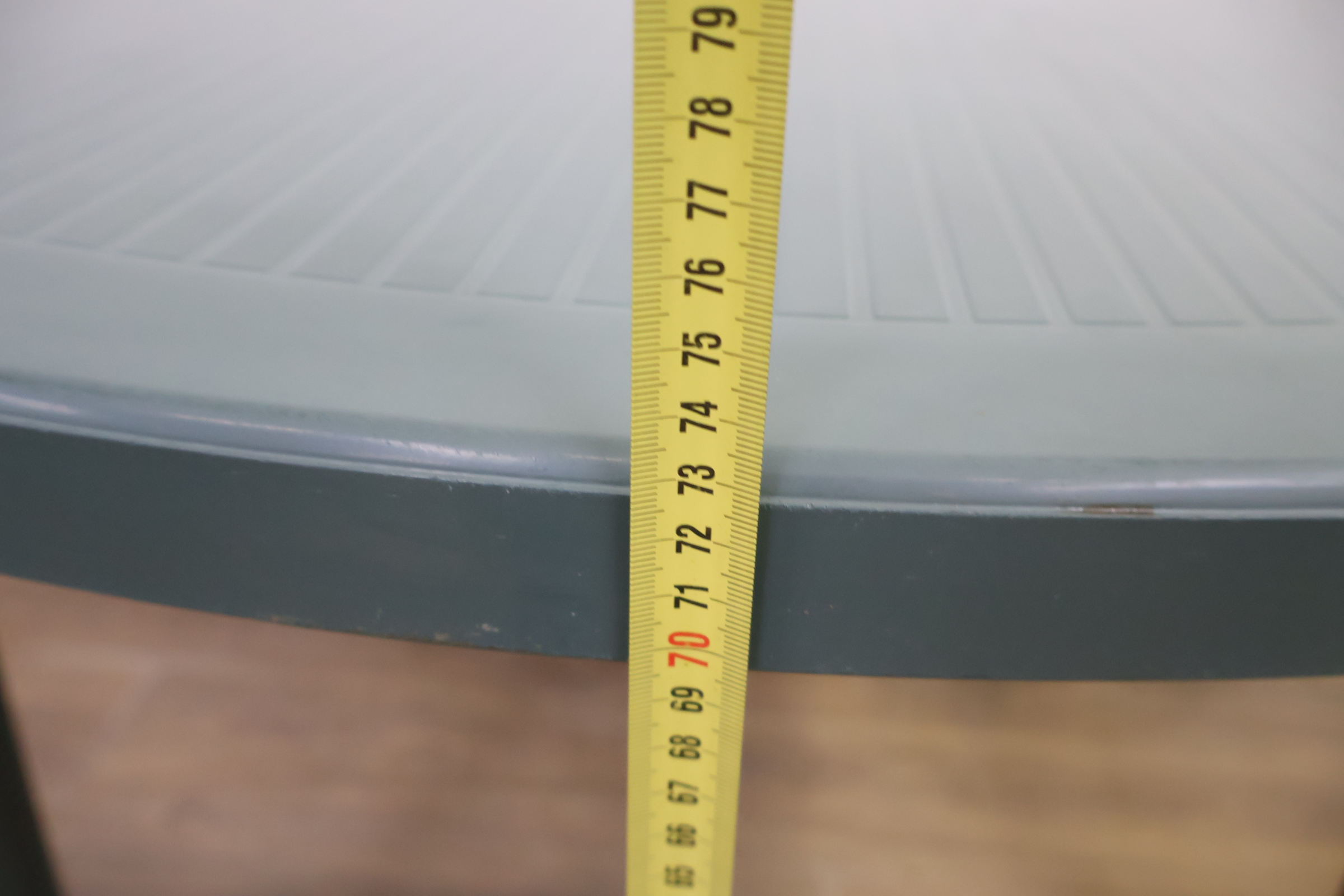 Groene ronde tuintafel kunststof - 120cm' – foto 13 – kavel bij GSD Auctions, Zoeterwoude