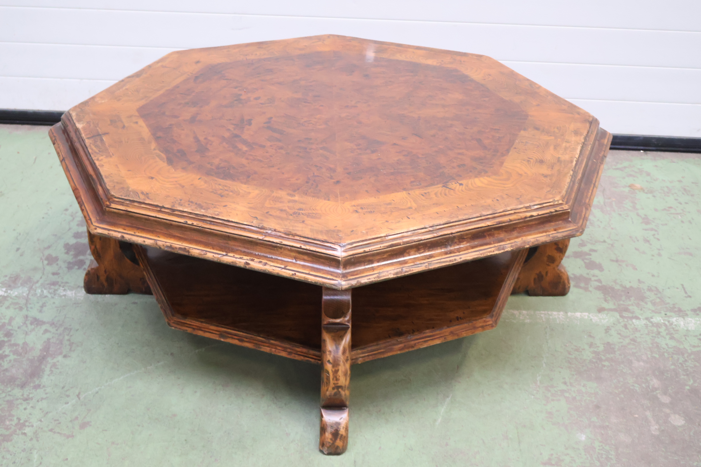 Wortelnotenhouten salontafel' – foto 8 – kavel bij GSD Auctions, Zoeterwoude