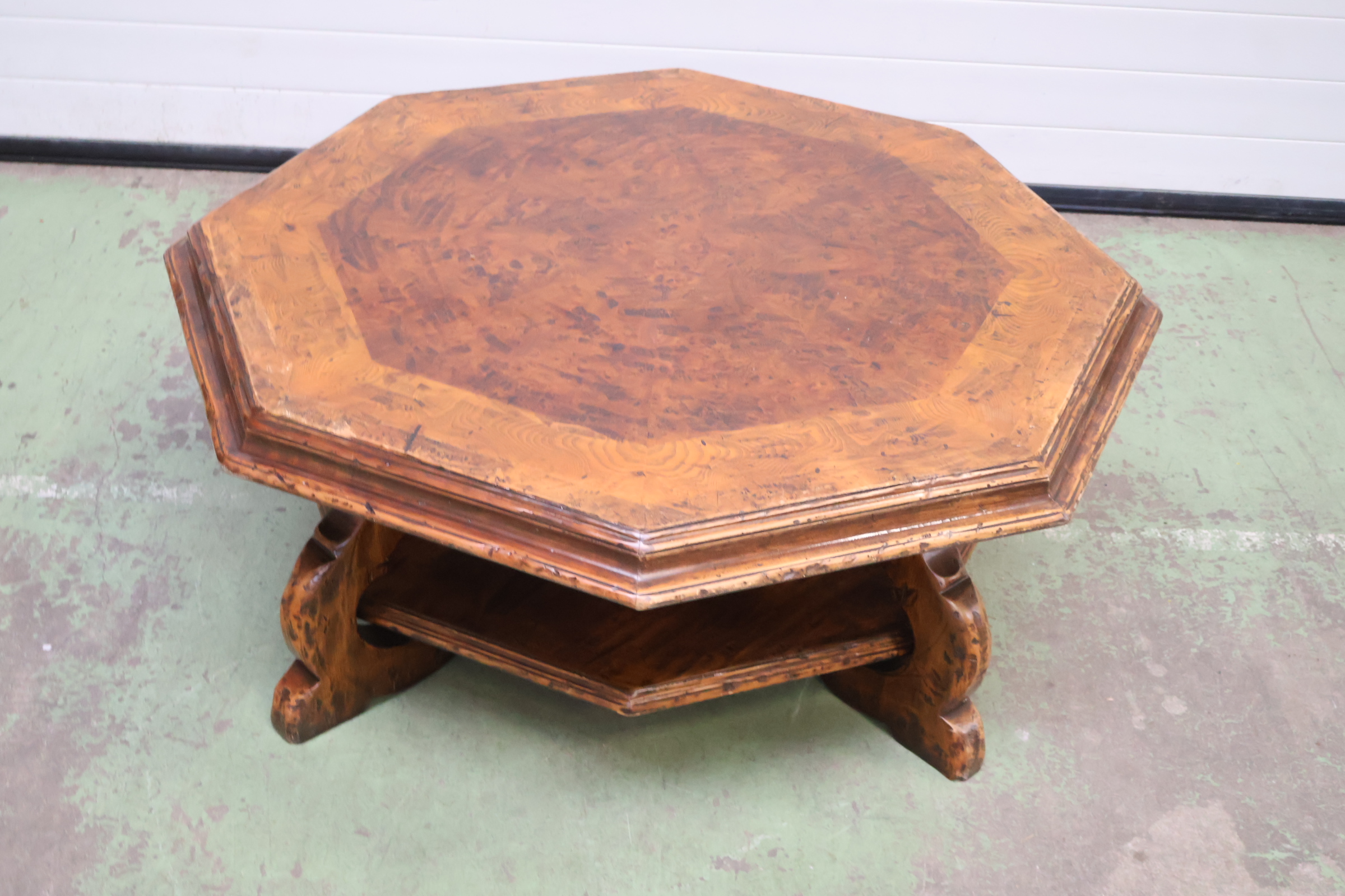 Wortelnotenhouten salontafel' – foto 10 – kavel bij GSD Auctions, Zoeterwoude