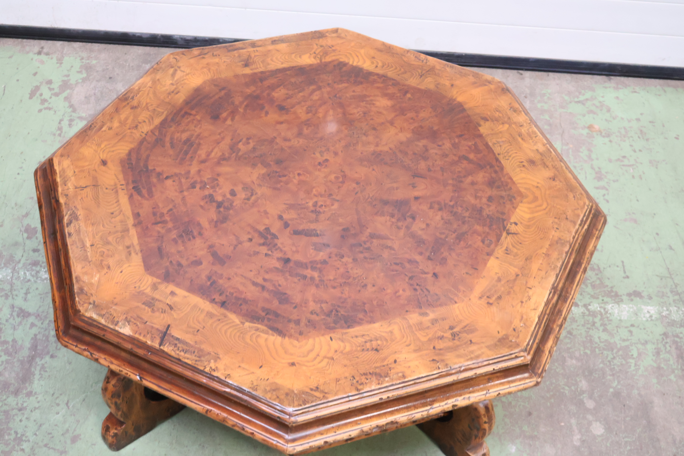 Wortelnotenhouten salontafel' – foto 11 – kavel bij GSD Auctions, Zoeterwoude