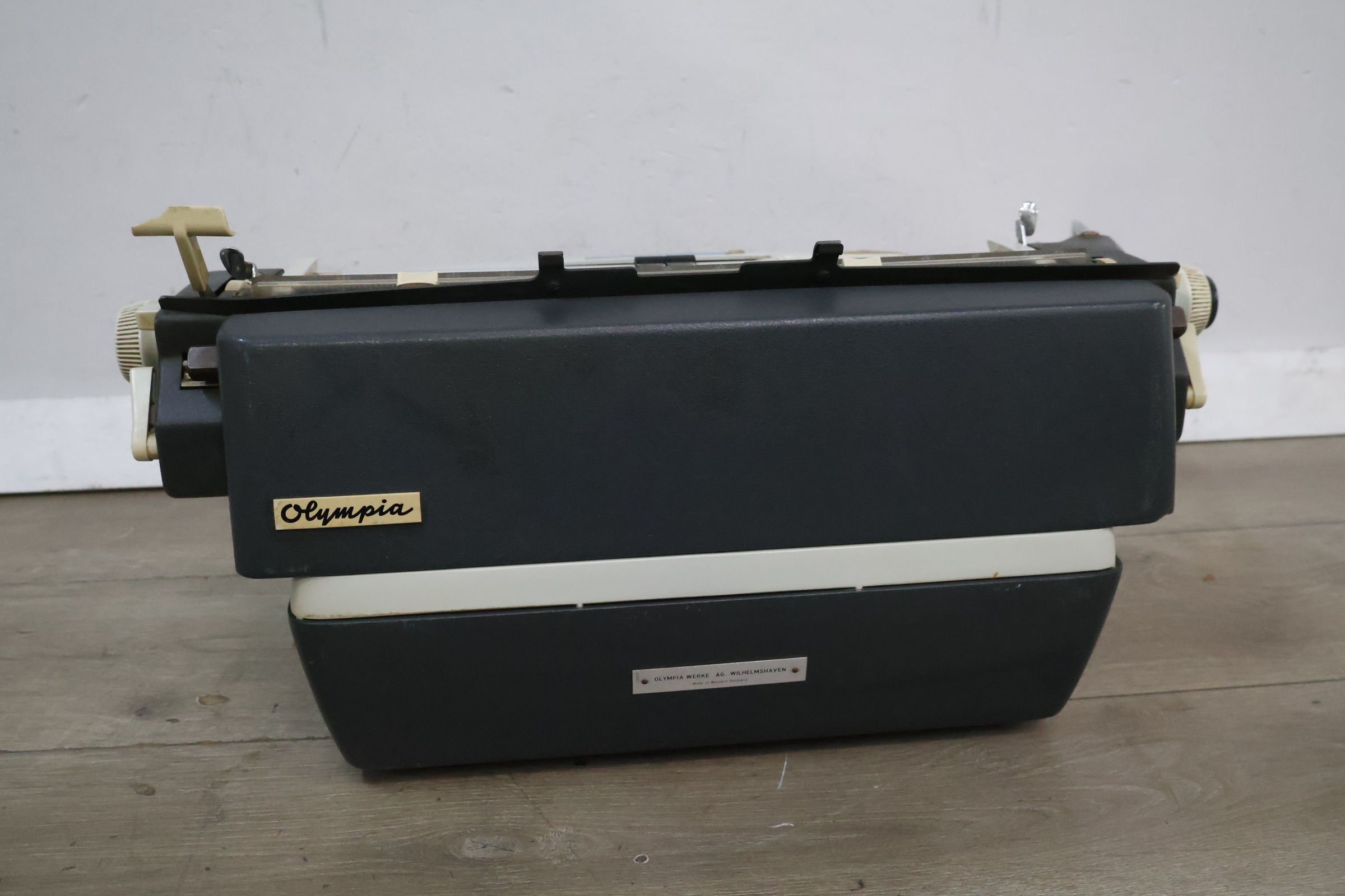 Olympia typemachine' – foto 12 – kavel bij GSD Auctions, Zoeterwoude
