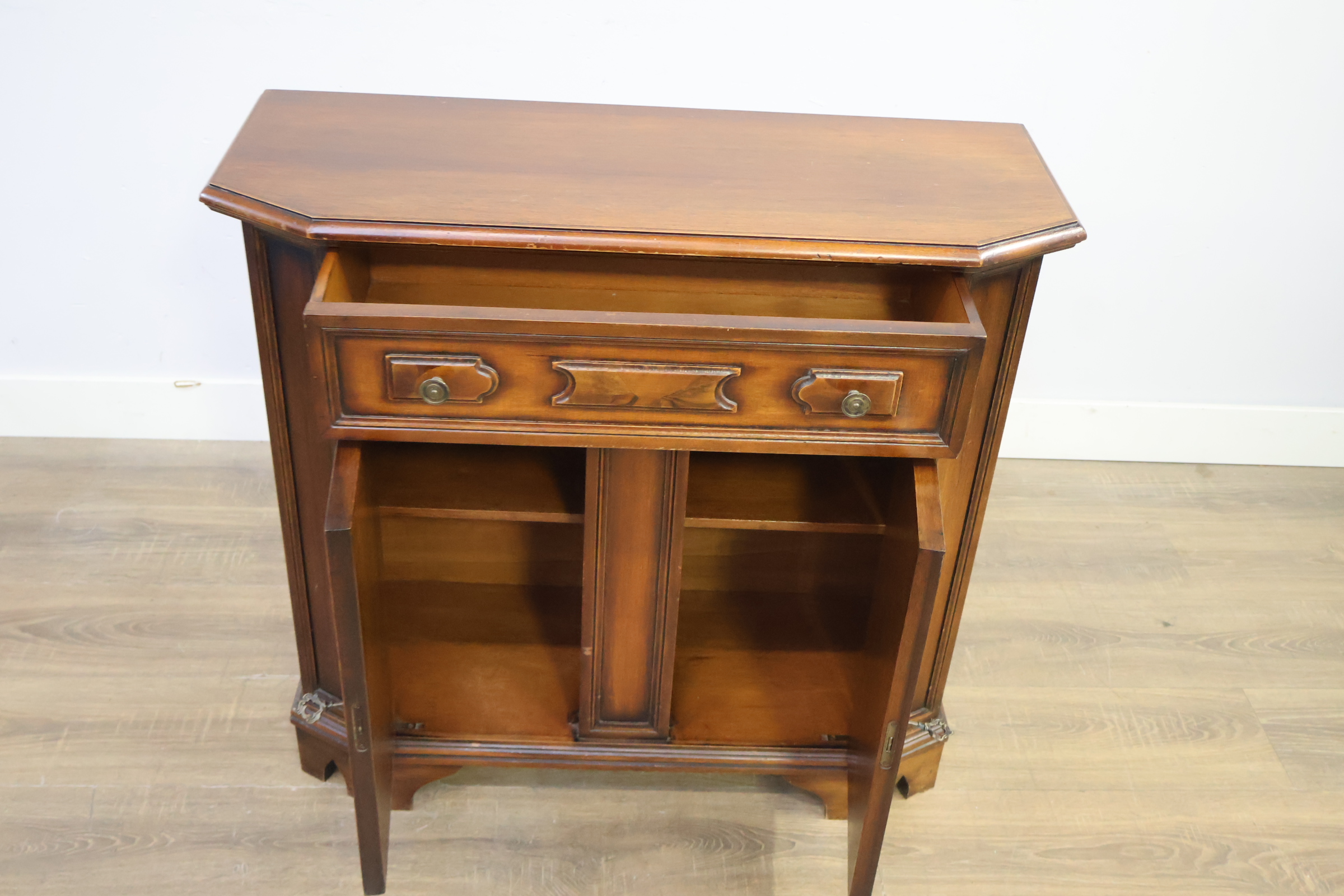 Antiek houten Console Kastje' – foto 12 – kavel bij GSD Auctions, Zoeterwoude