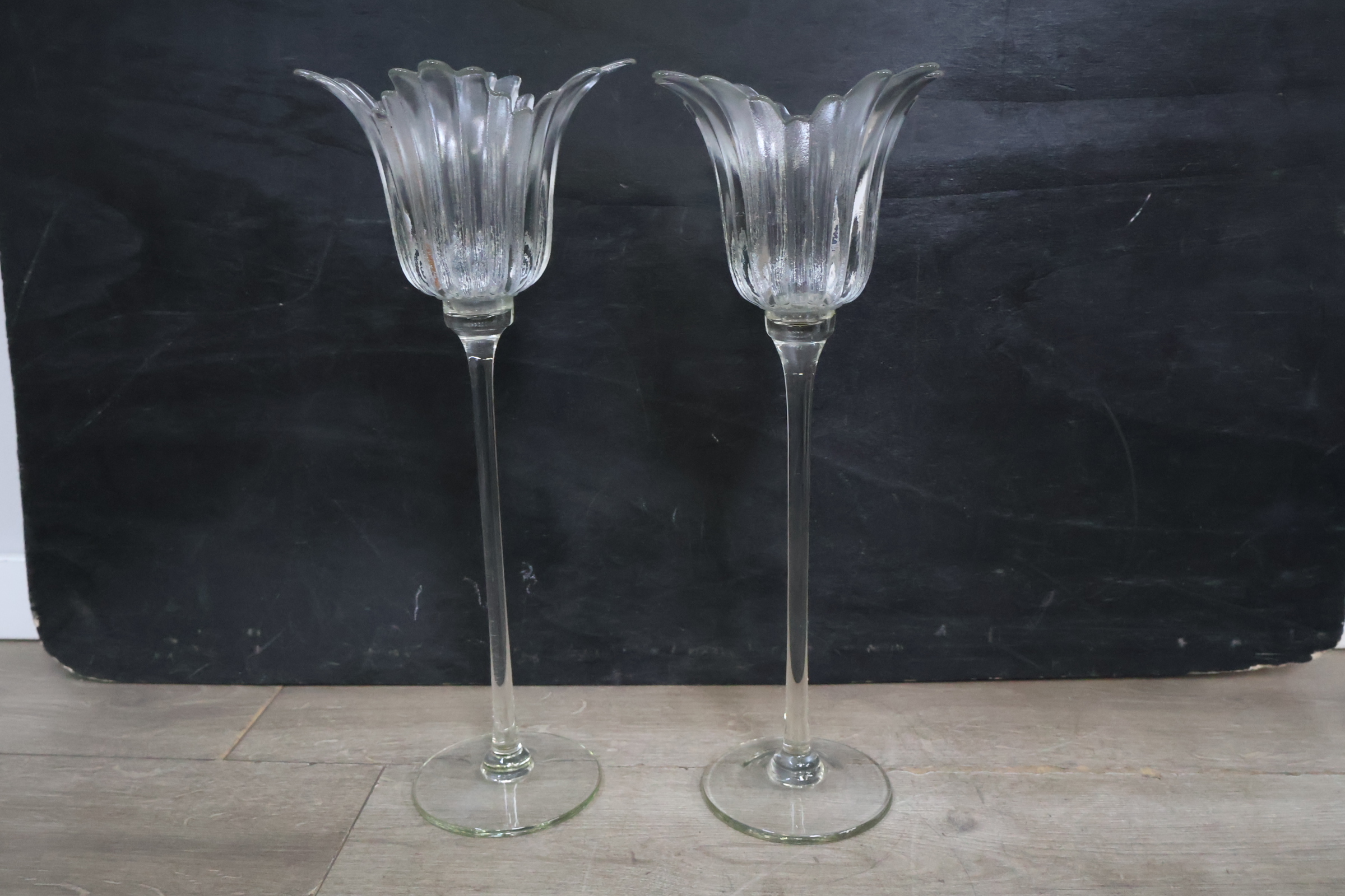 Set glazen kandelaren met bloemmotief' – foto 3 – kavel bij GSD Auctions, Zoeterwoude