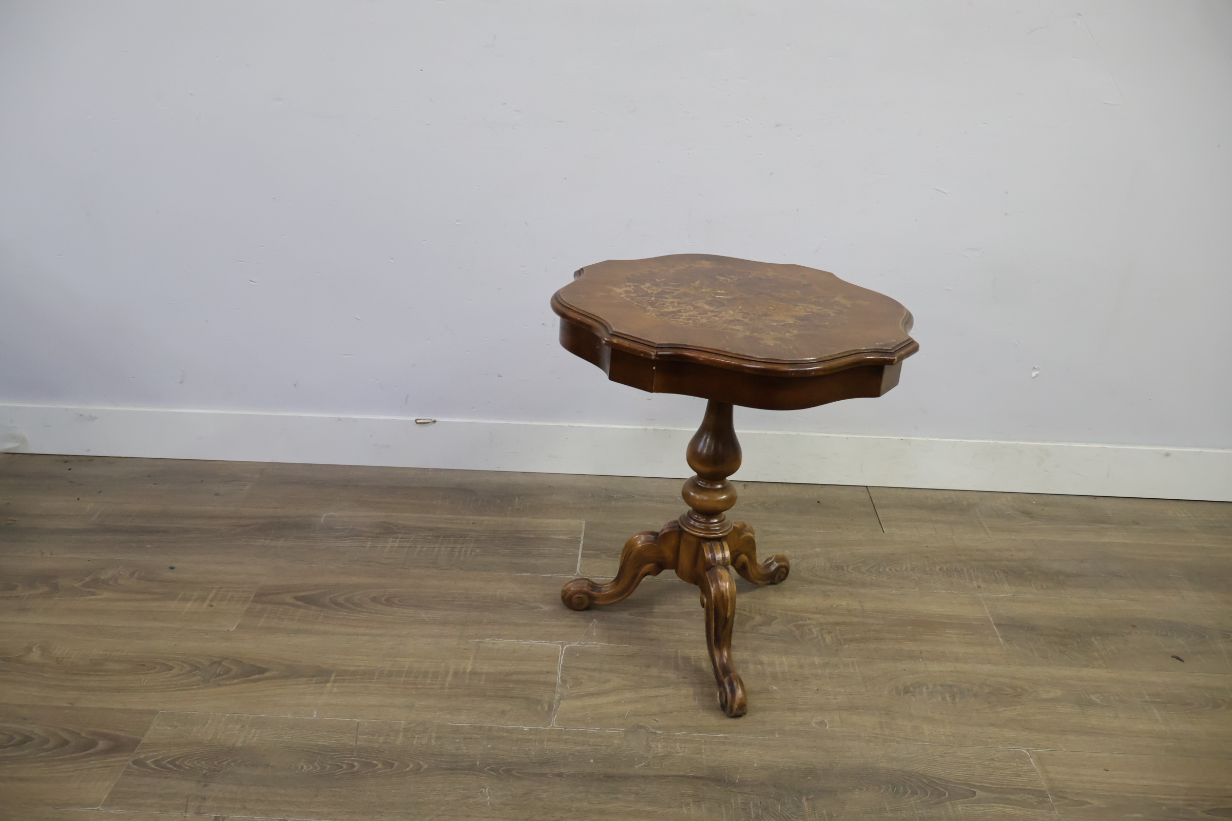Antieke Klassieke houten bijzettafel' – foto 5 – kavel bij GSD Auctions, Zoeterwoude
