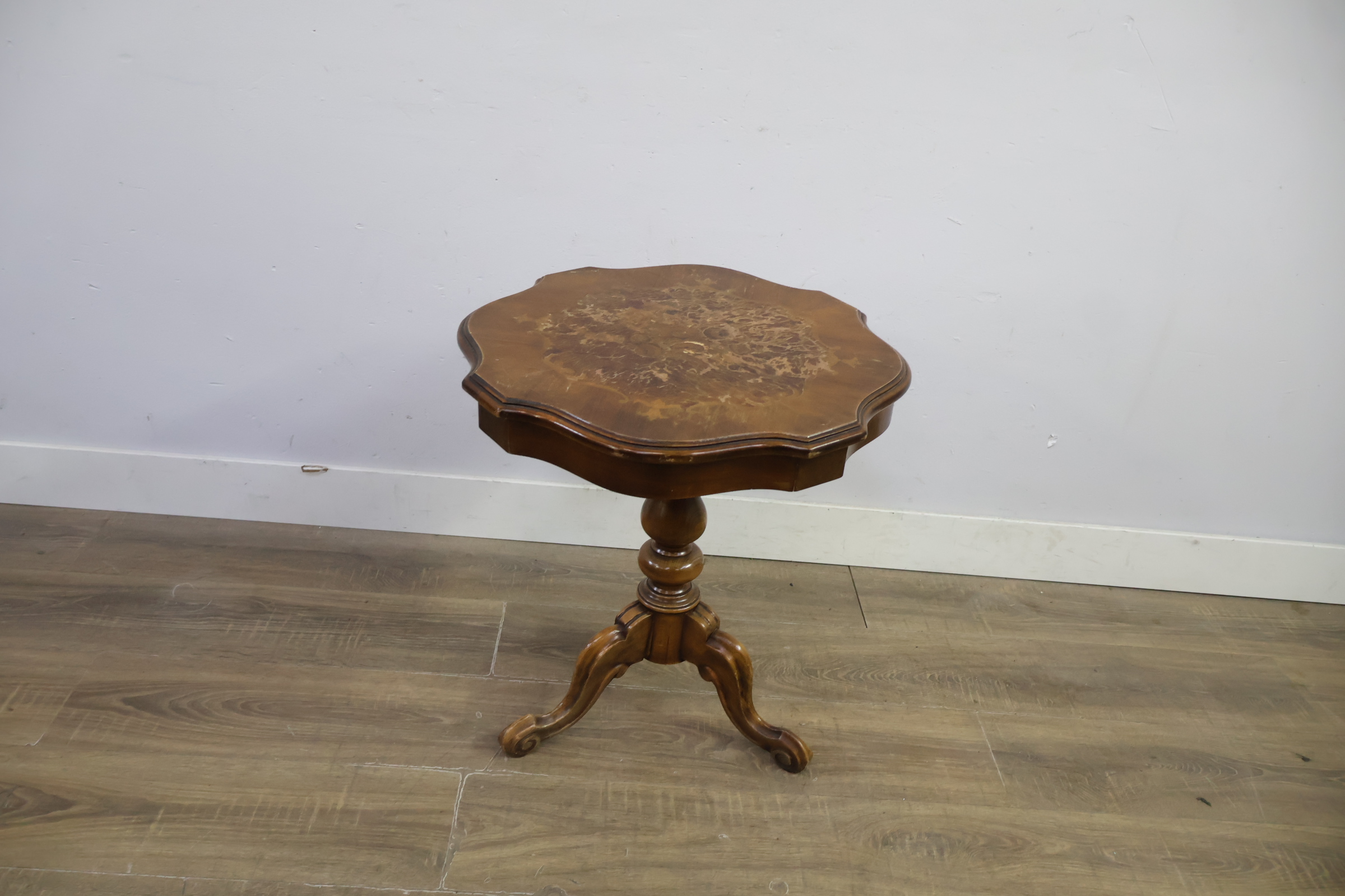 Antieke Klassieke houten bijzettafel' – foto 12 – kavel bij GSD Auctions, Zoeterwoude