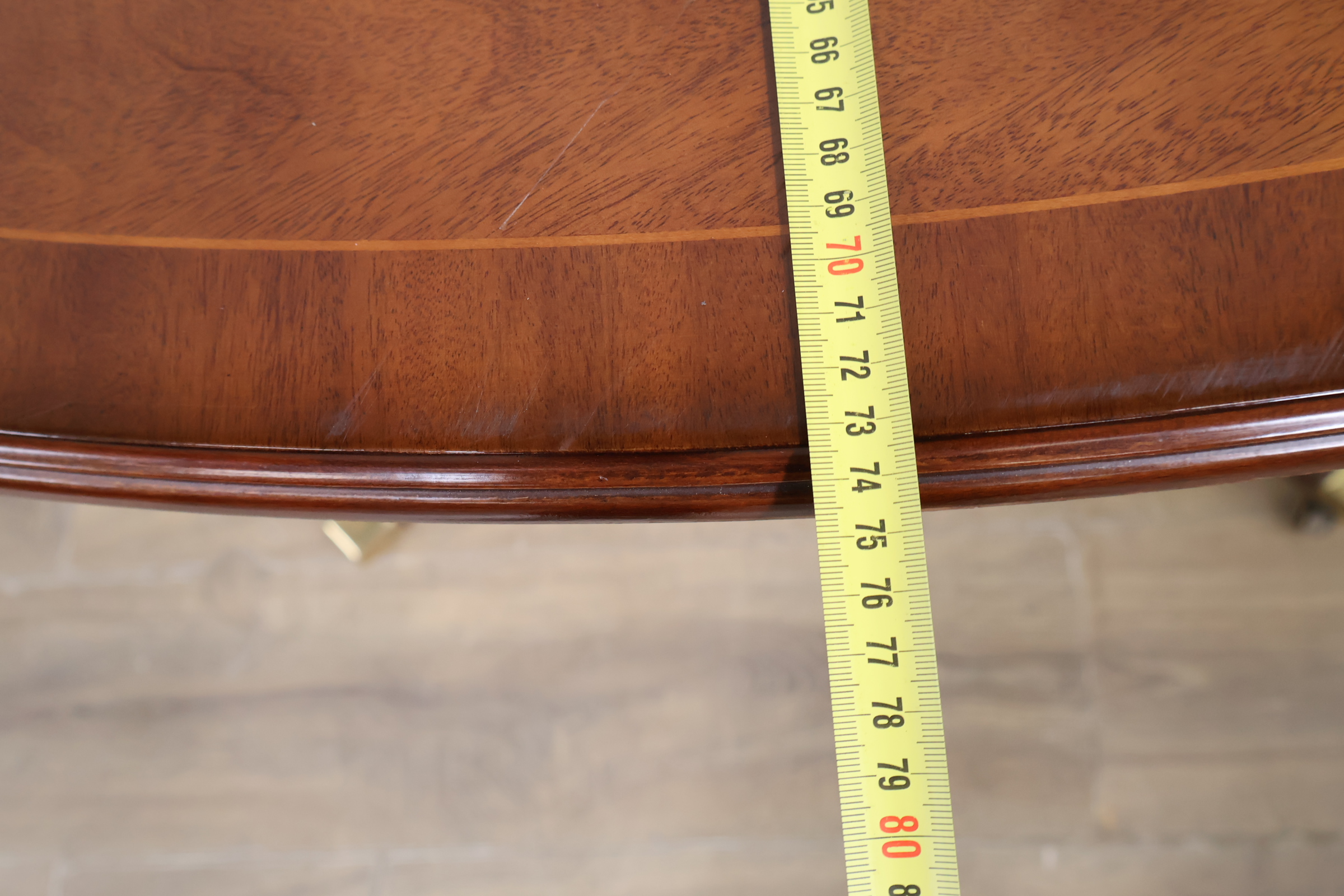 Ovale houten bijzettafel op wieltjes' – foto 13 – kavel bij GSD Auctions, Zoeterwoude