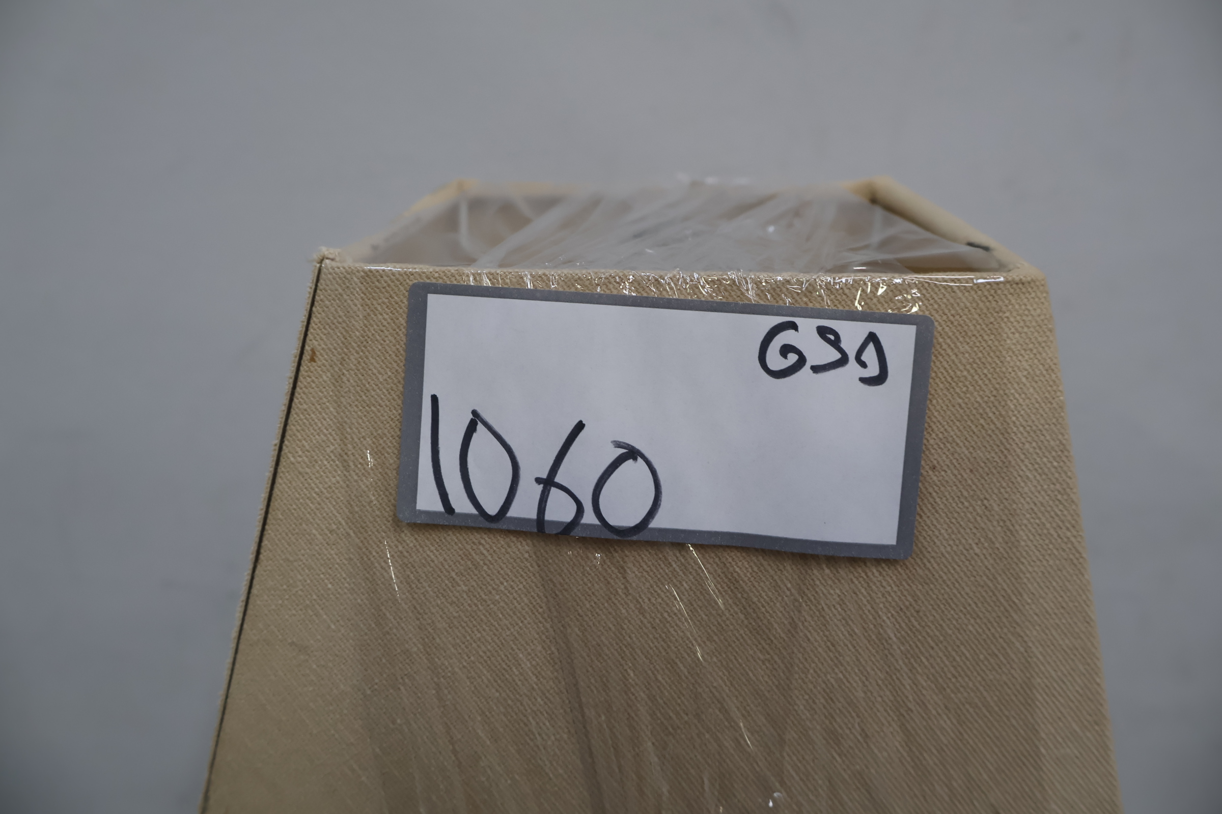 Witte tafellamp met beige lampenkap' – foto 19 – kavel bij GSD Auctions, Zoeterwoude