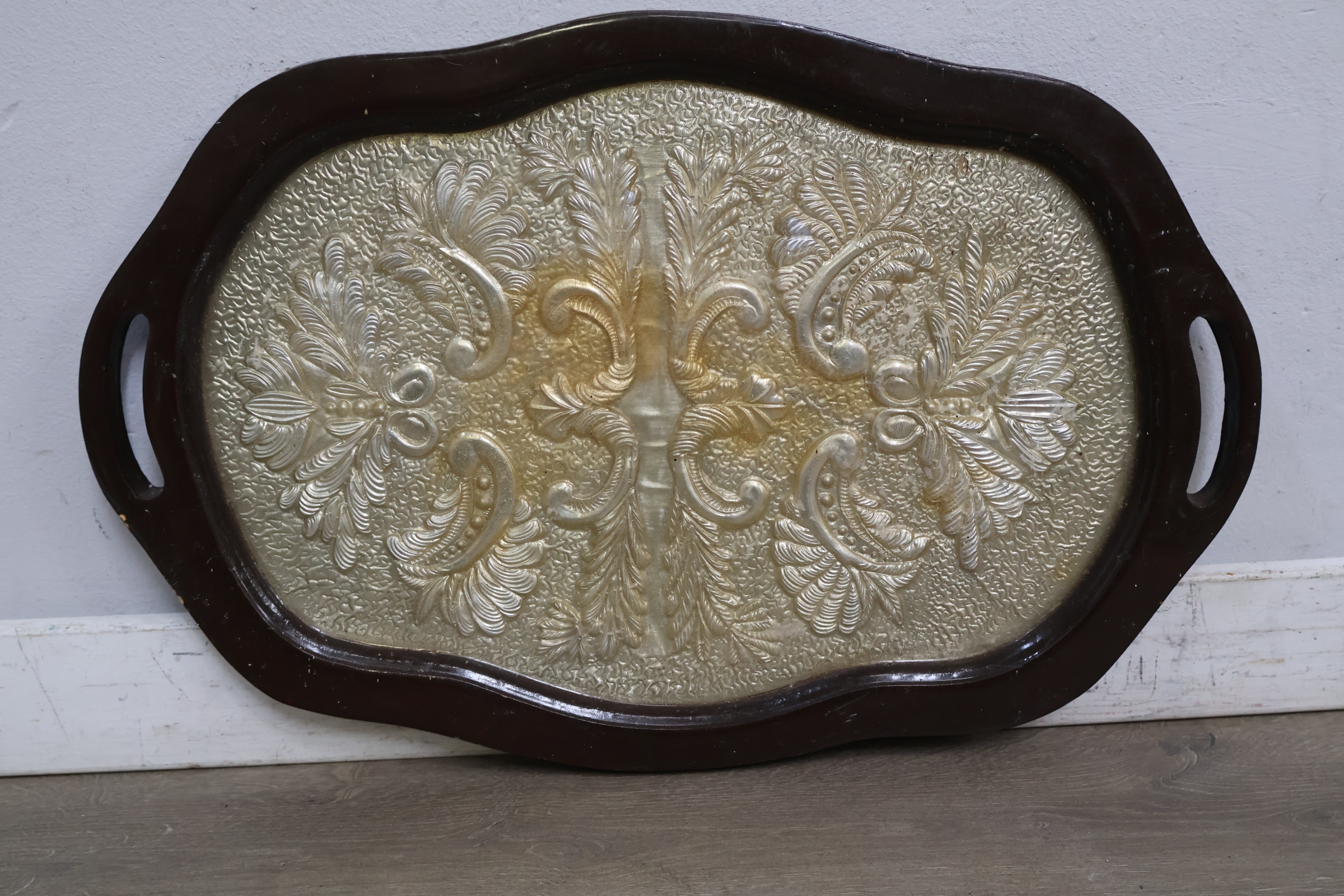 Vintage dienblad met reliëfmotief' – foto 7 – kavel bij GSD Auctions, Zoeterwoude