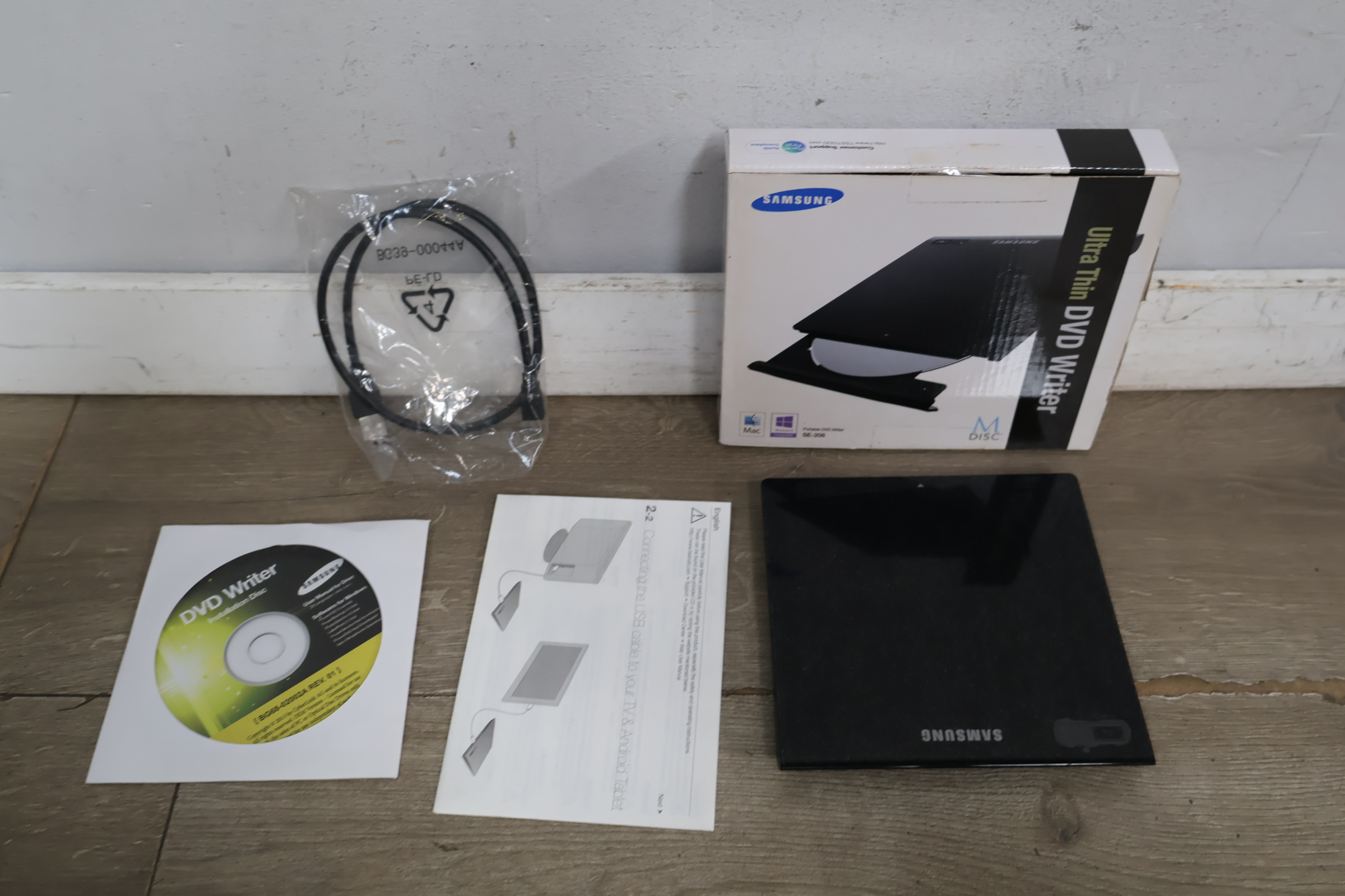 Samsung Ultra Thin DVD Writer SE-208 – foto 4 – kavel bij GSD Auctions, Zoeterwoude