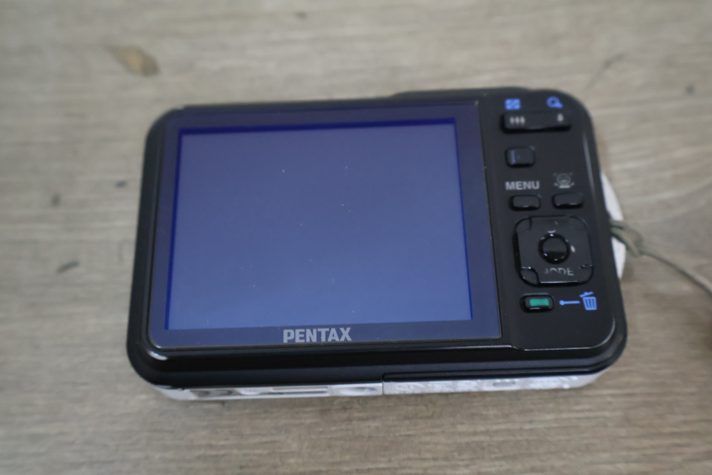 Pentax Optio WS80 digitale camera met rode opbergtas – foto 3 – kavel bij GSD Auctions, Zoeterwoude